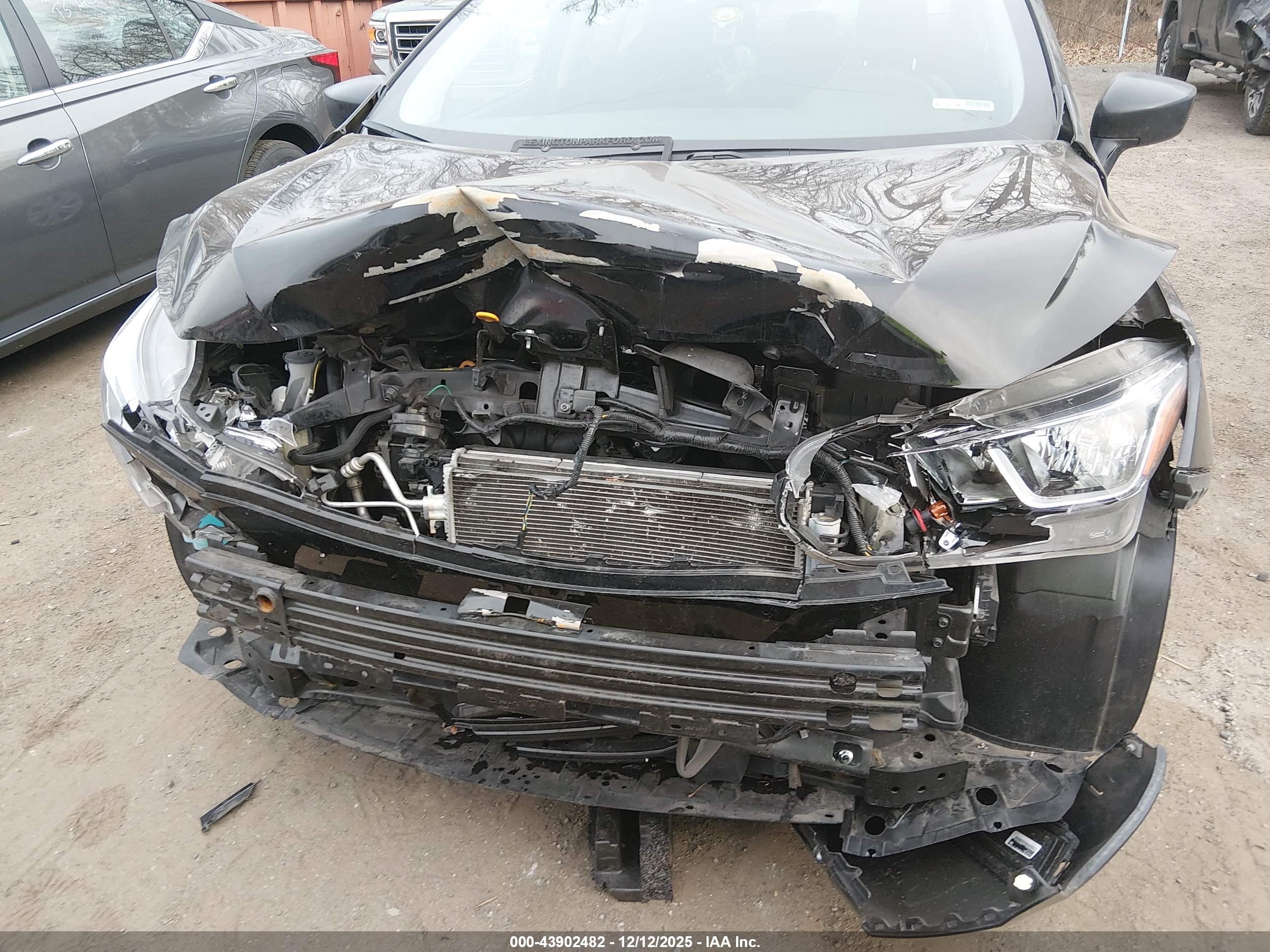 NISSAN VERSA image 10