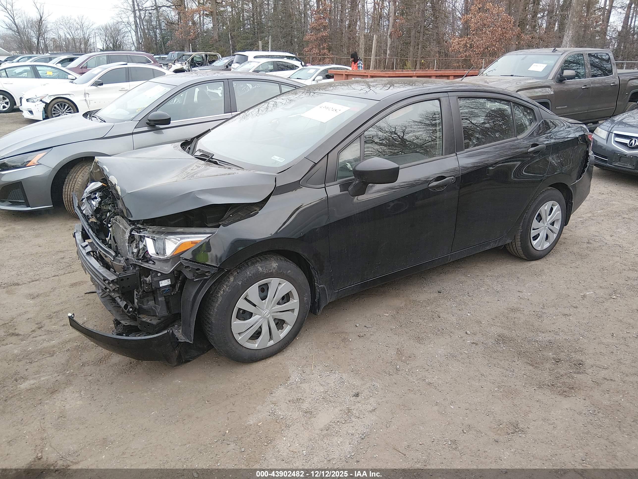 NISSAN VERSA image 2