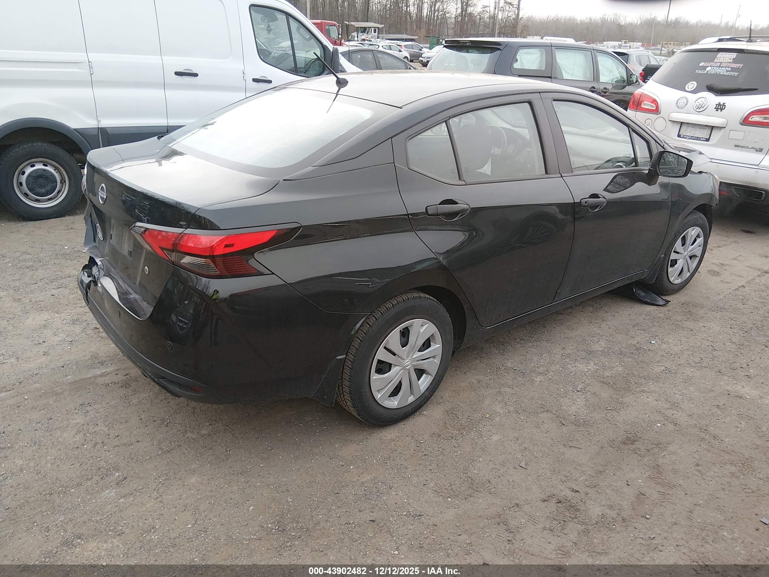 NISSAN VERSA image 4