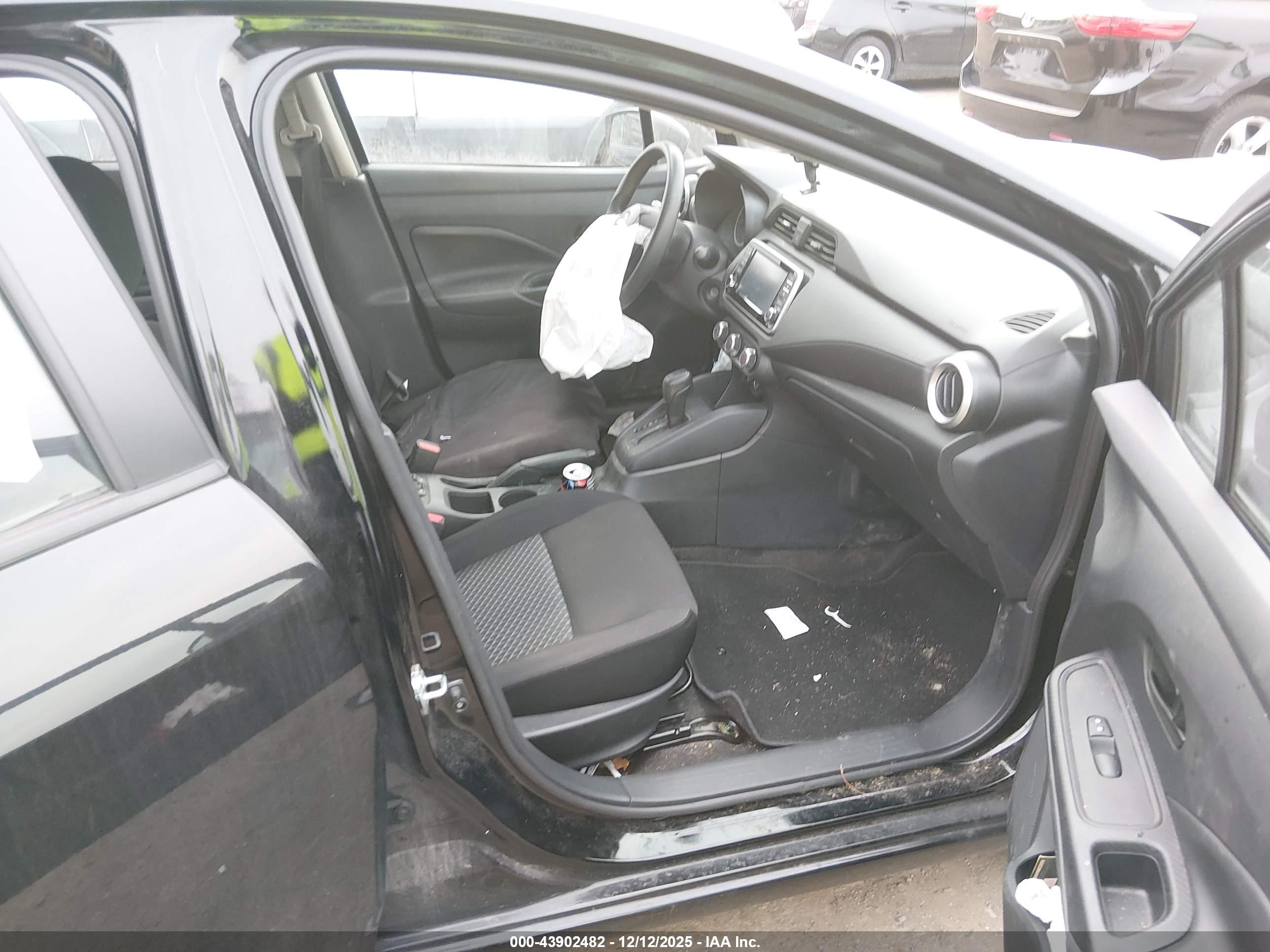NISSAN VERSA image 5