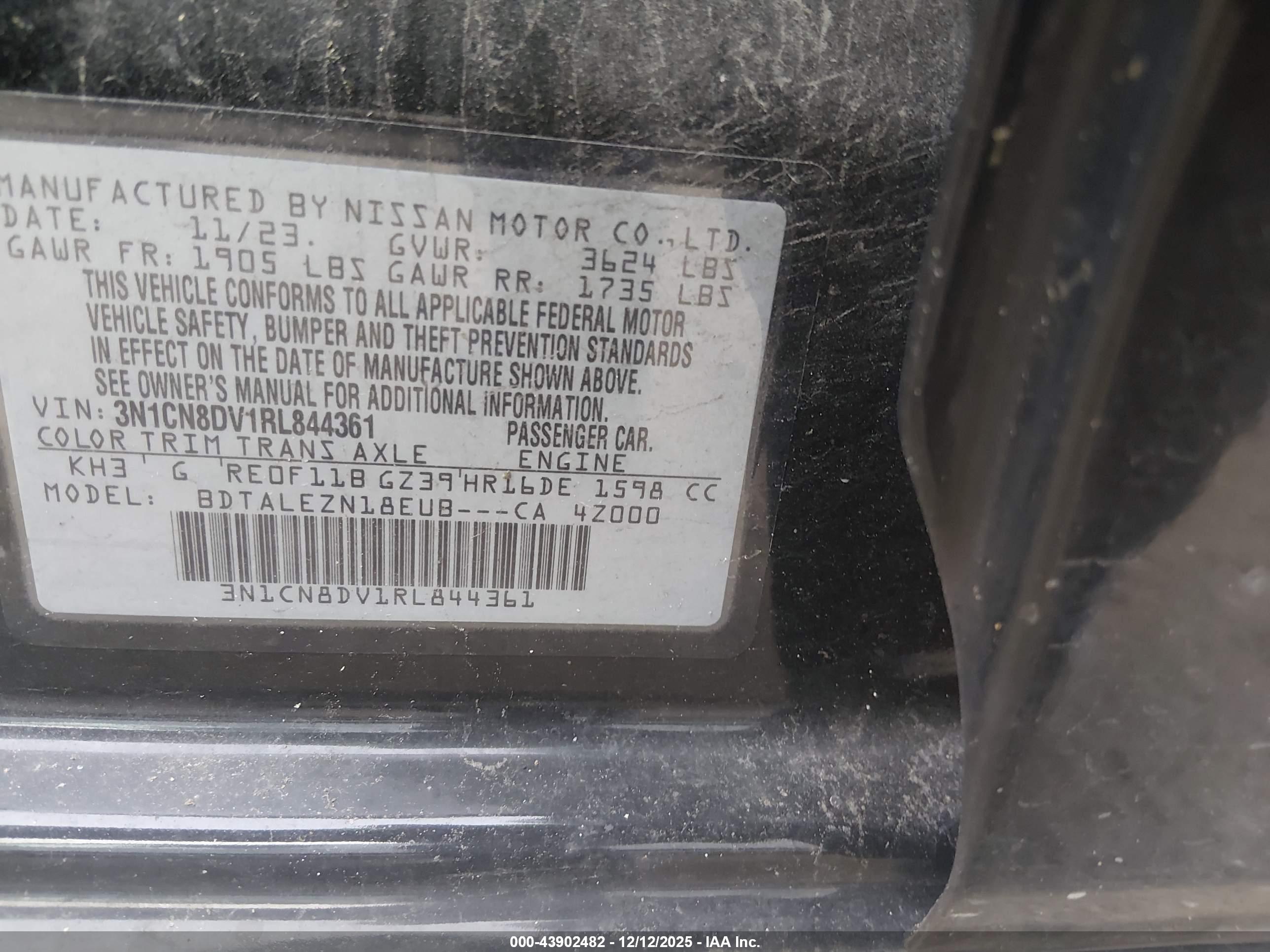 NISSAN VERSA image 9