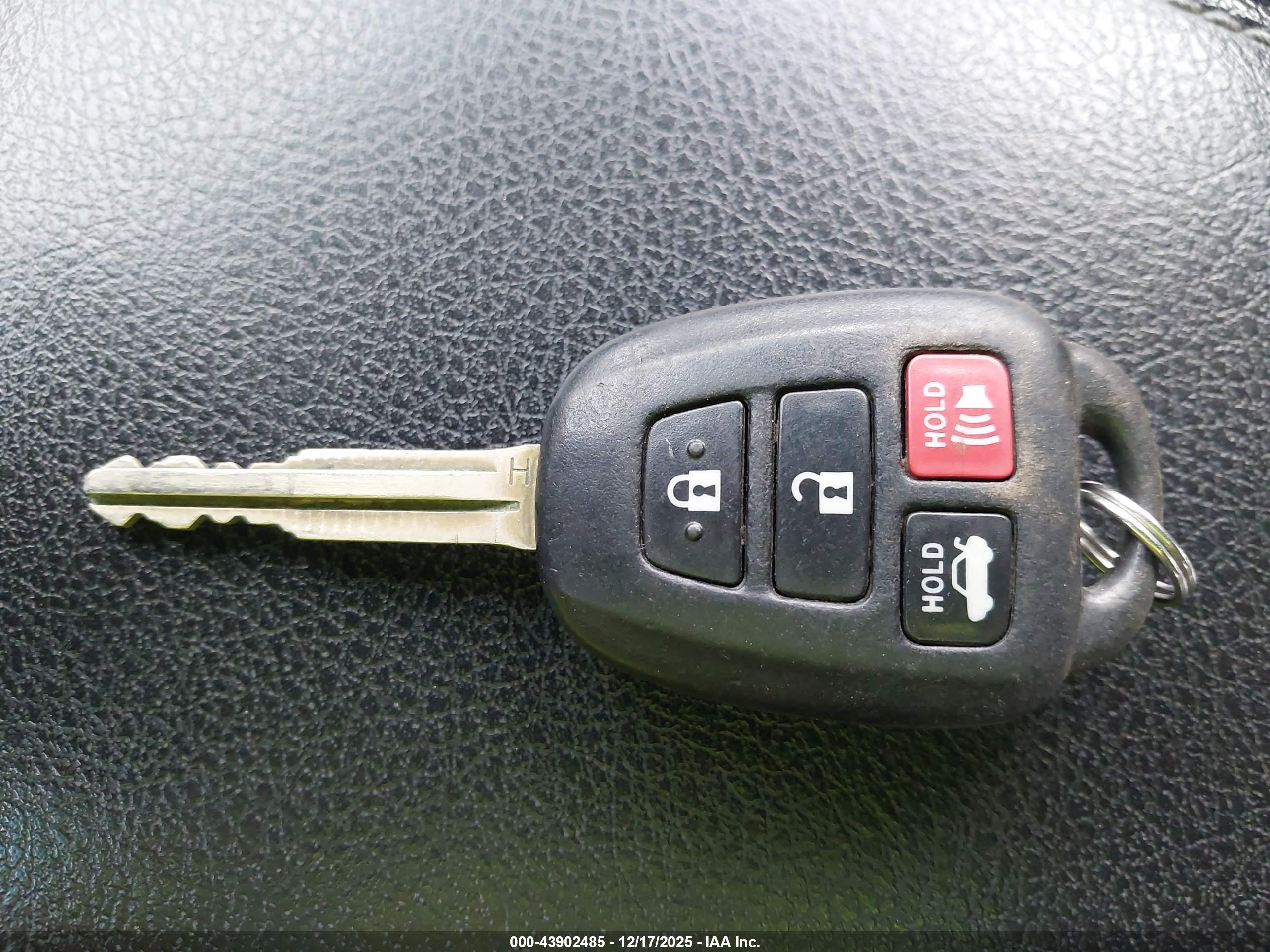 TOYOTA CAMRY image 11