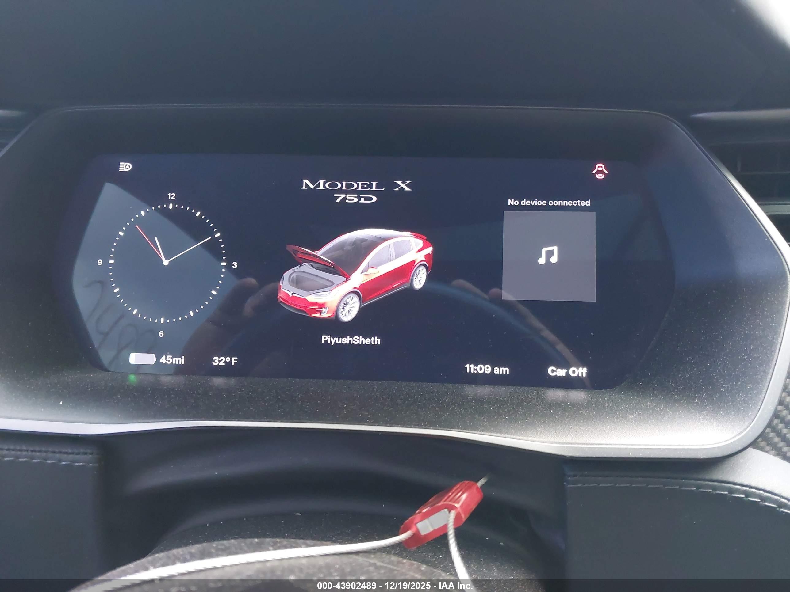 TESLA MODEL image 7