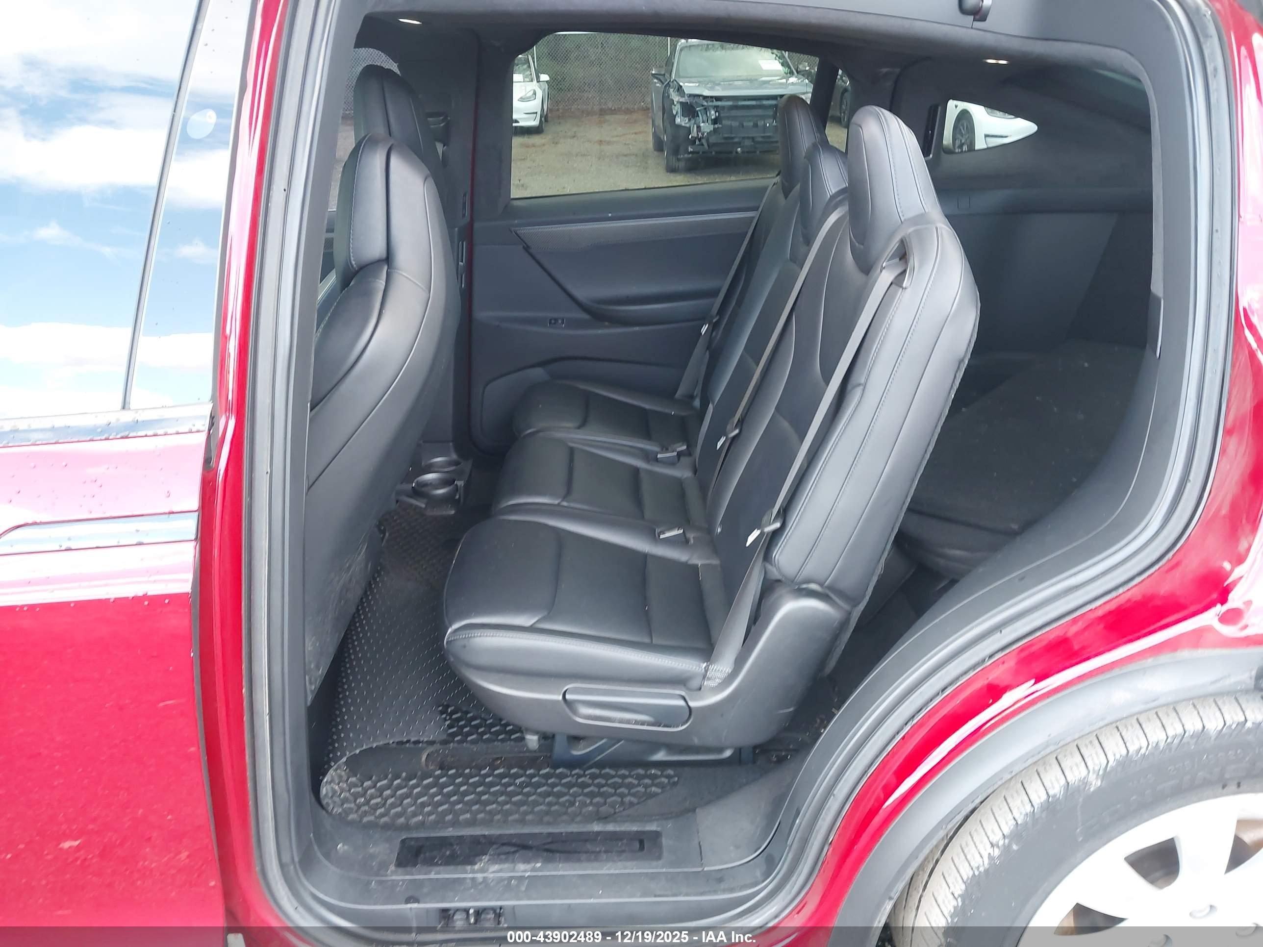 TESLA MODEL image 8