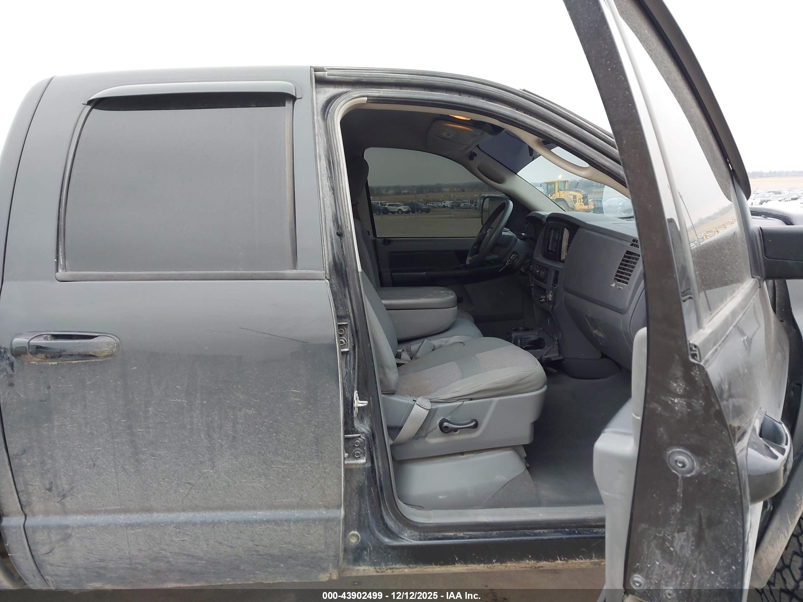 DODGE RAM image 5