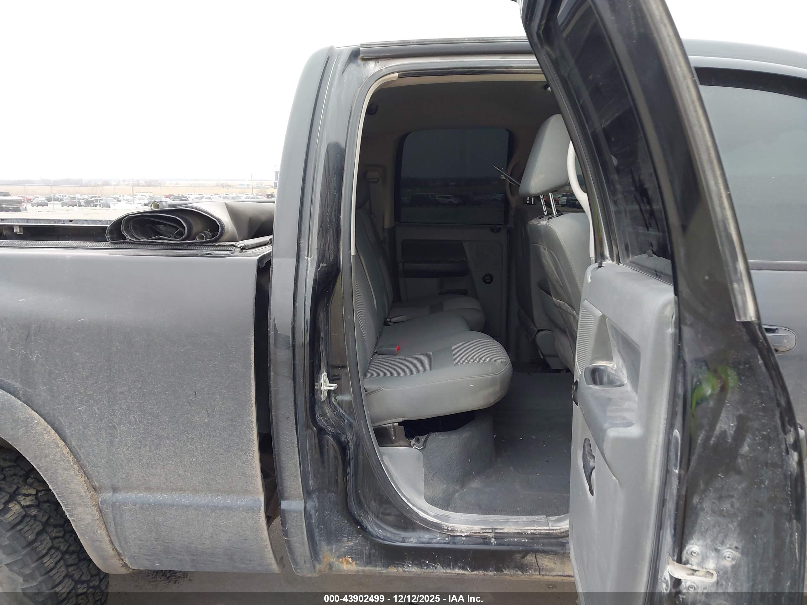 DODGE RAM image 8