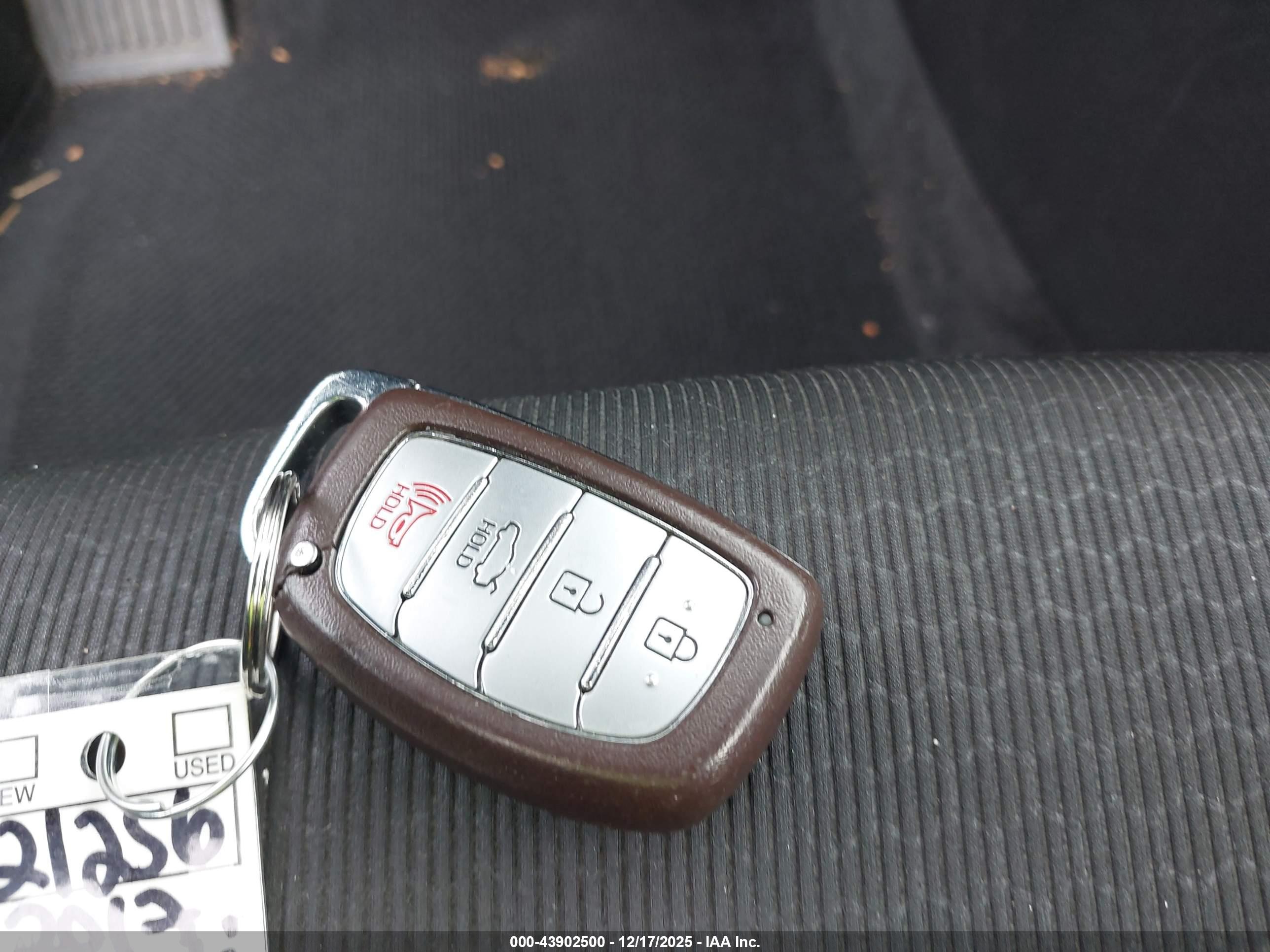 HYUNDAI ELANTRA image 11