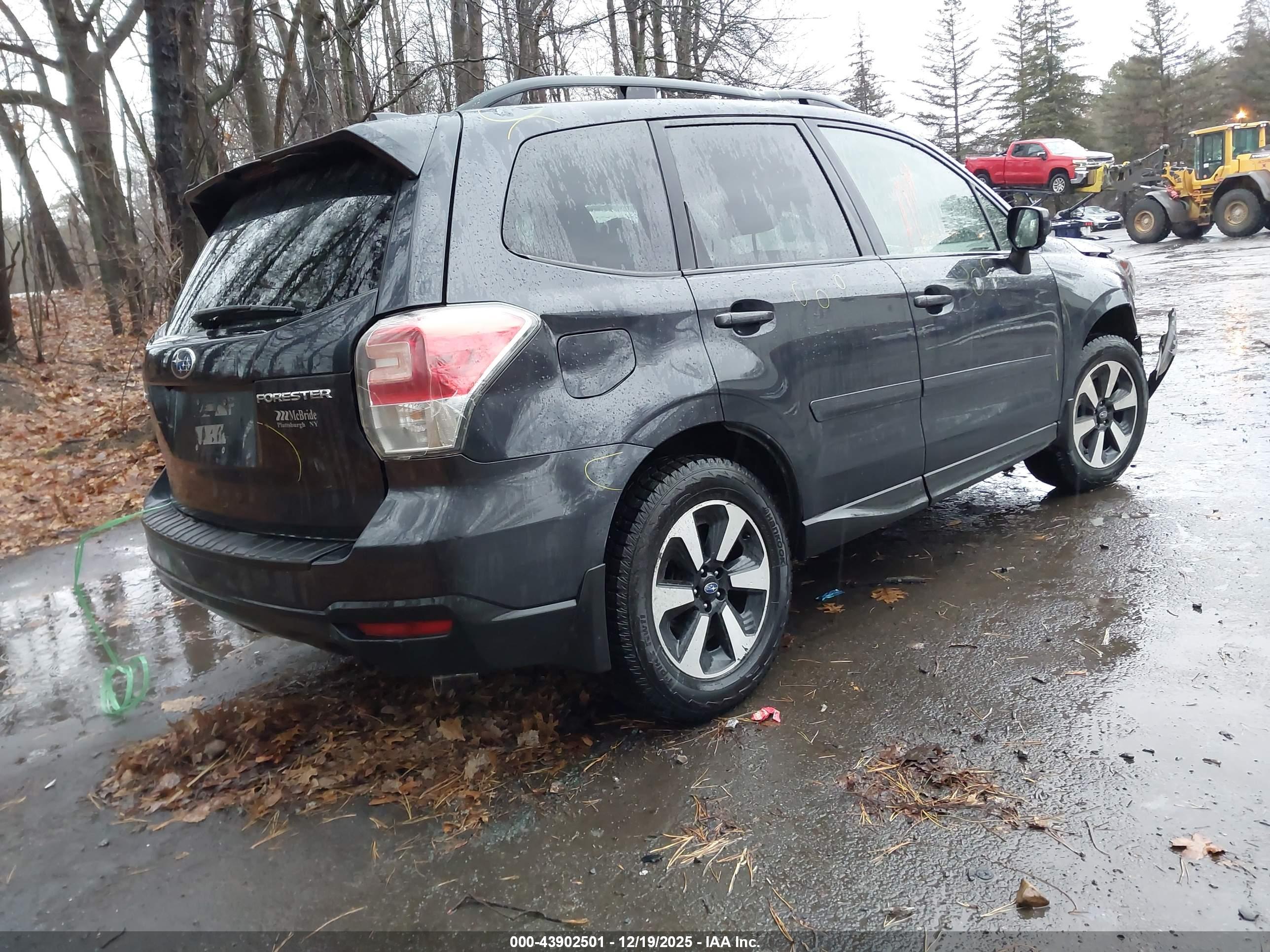 SUBARU FORESTER image 4