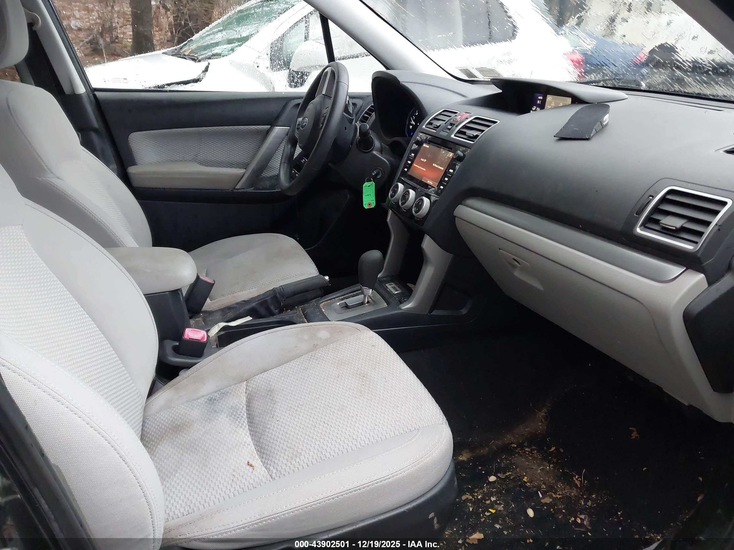 SUBARU FORESTER image 5