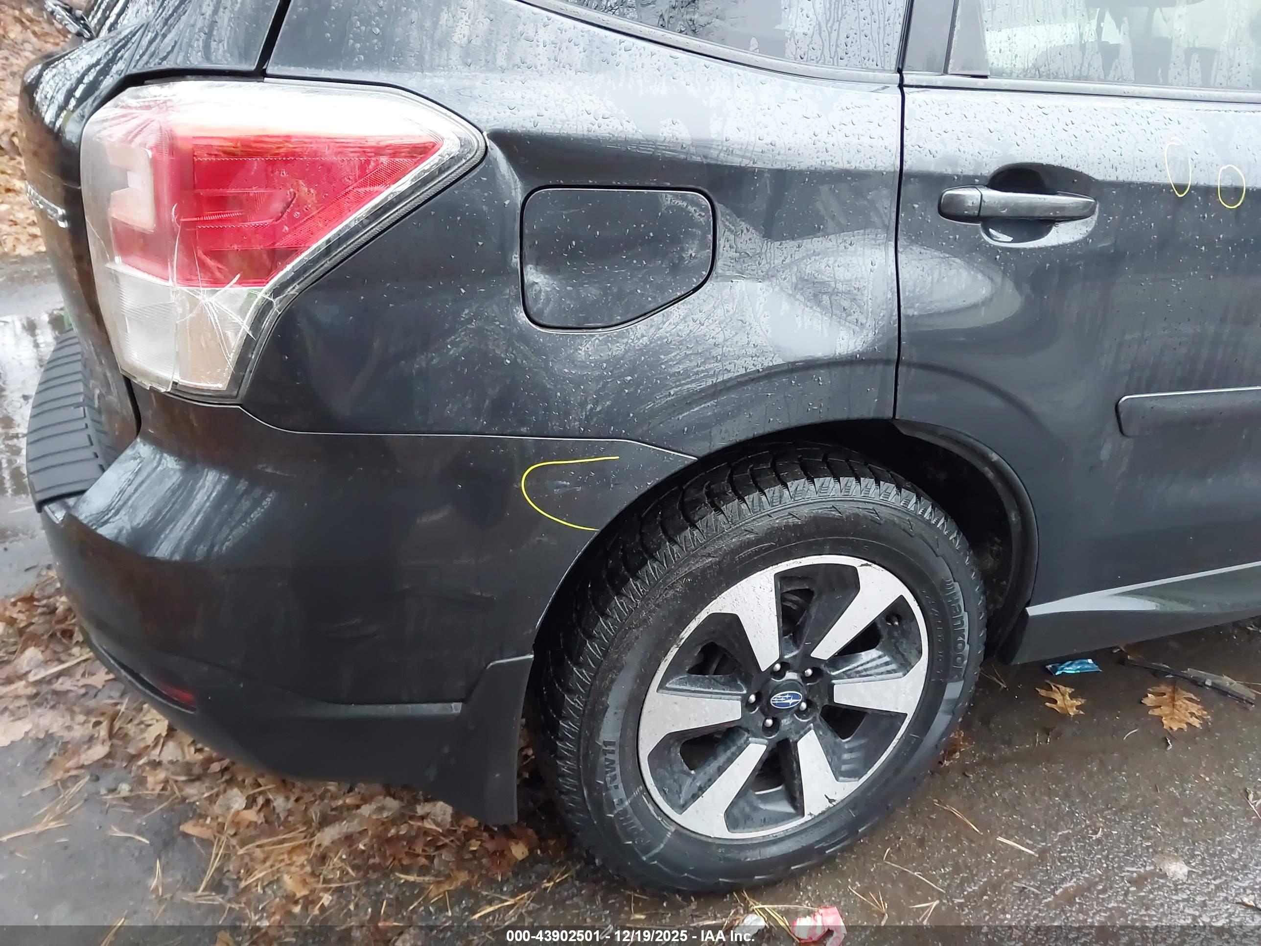 SUBARU FORESTER image 6