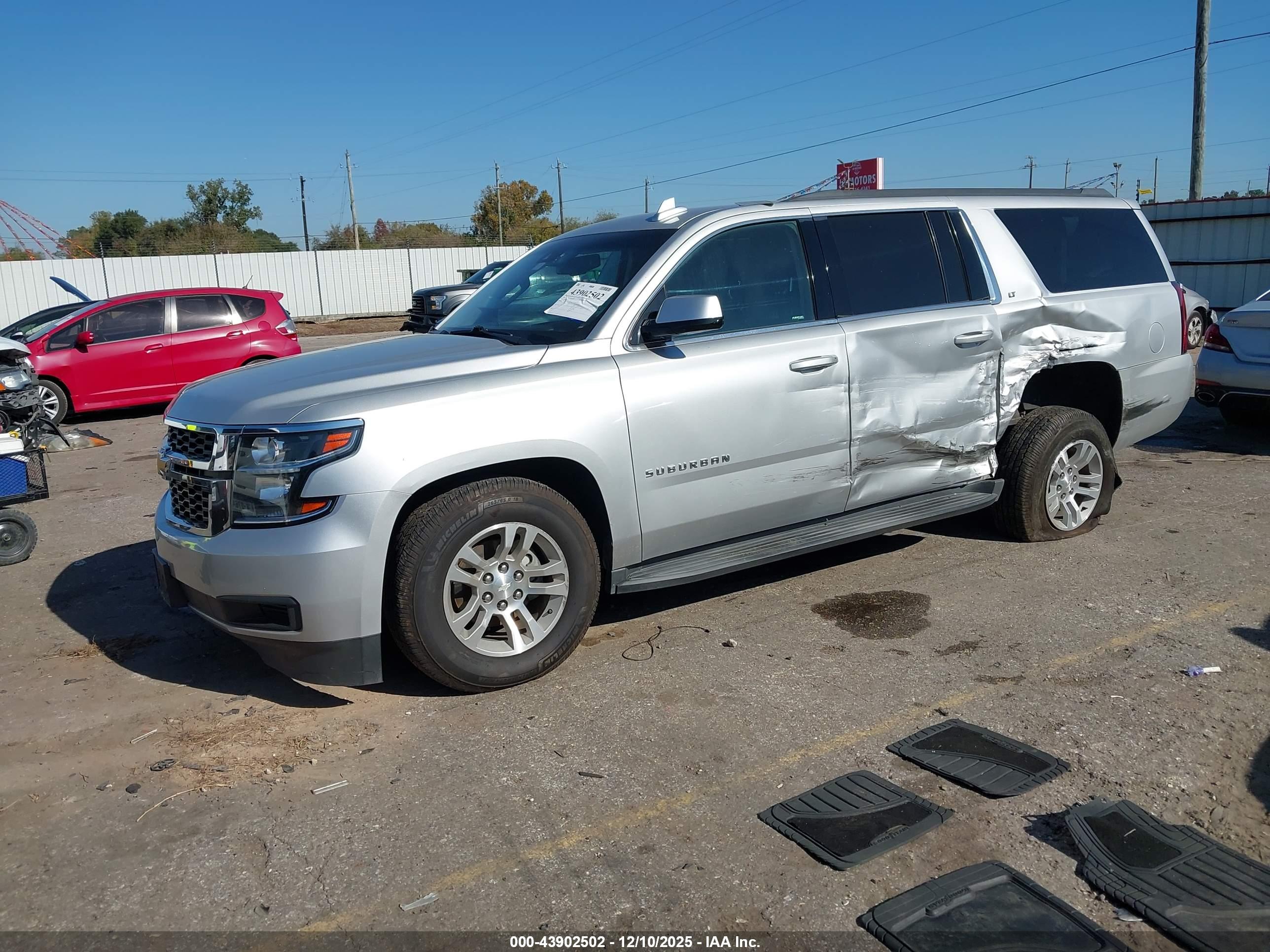 CHEVROLET SUBURBAN image 2