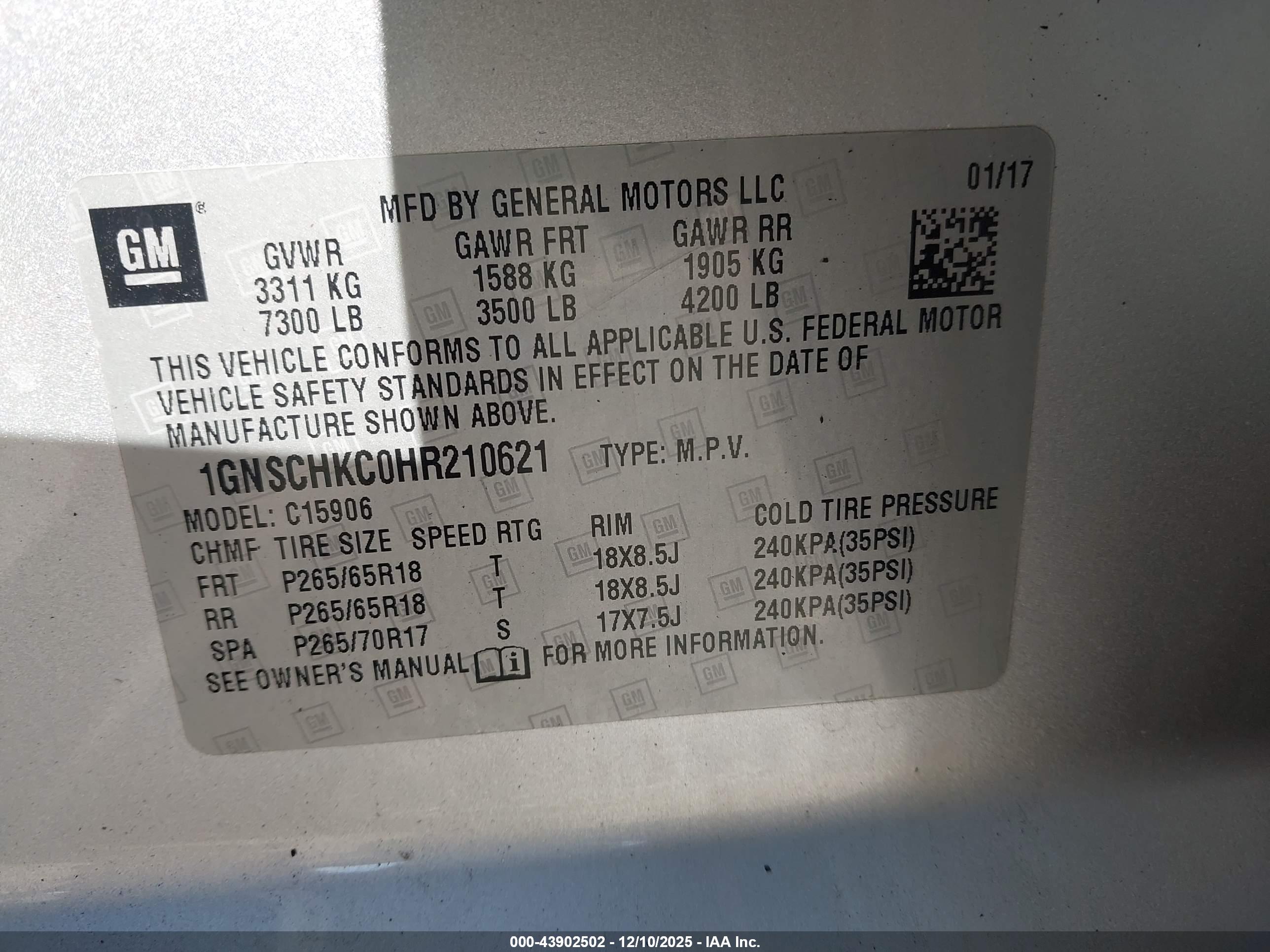 CHEVROLET SUBURBAN image 9