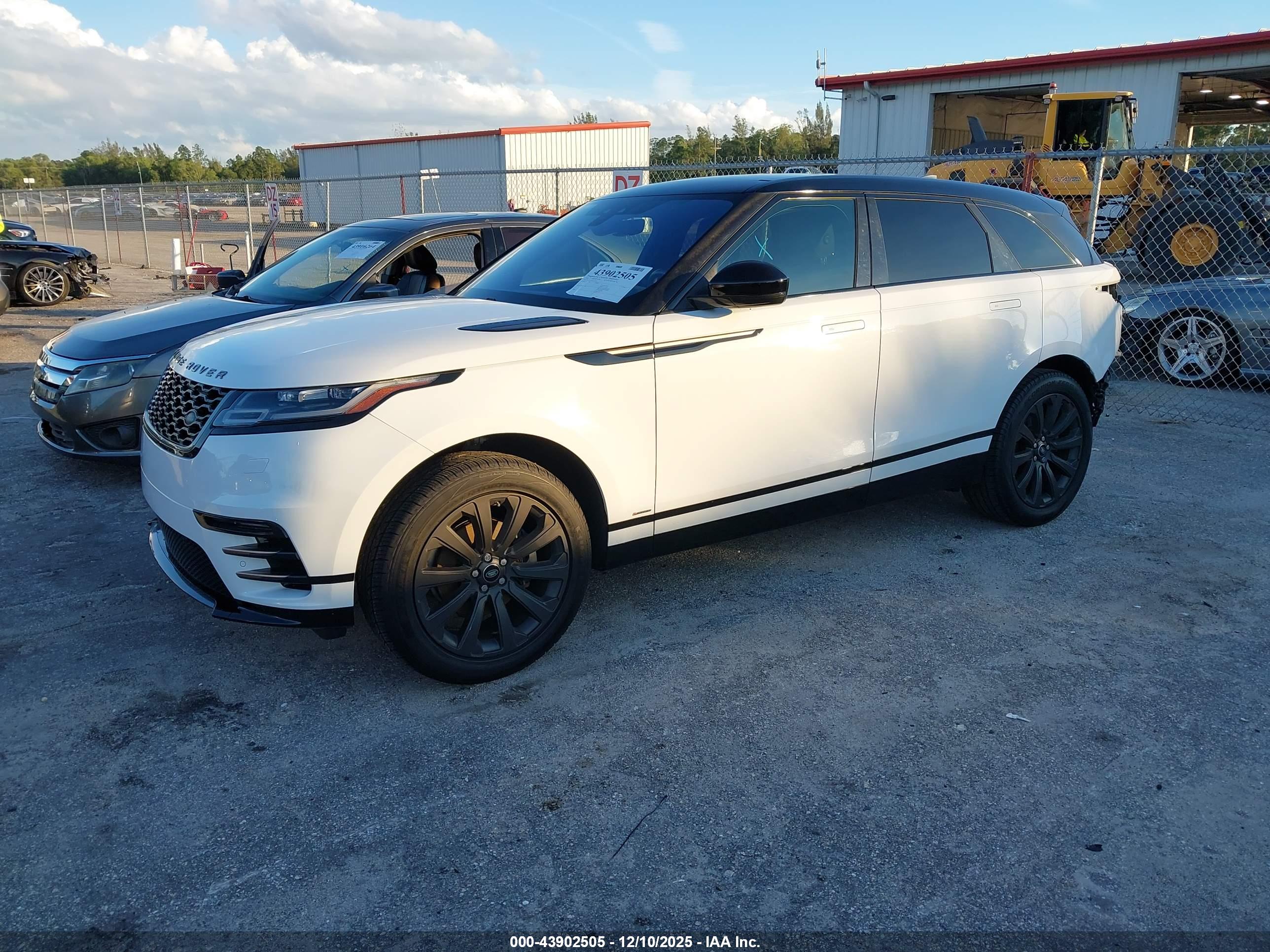 LAND ROVER image 2