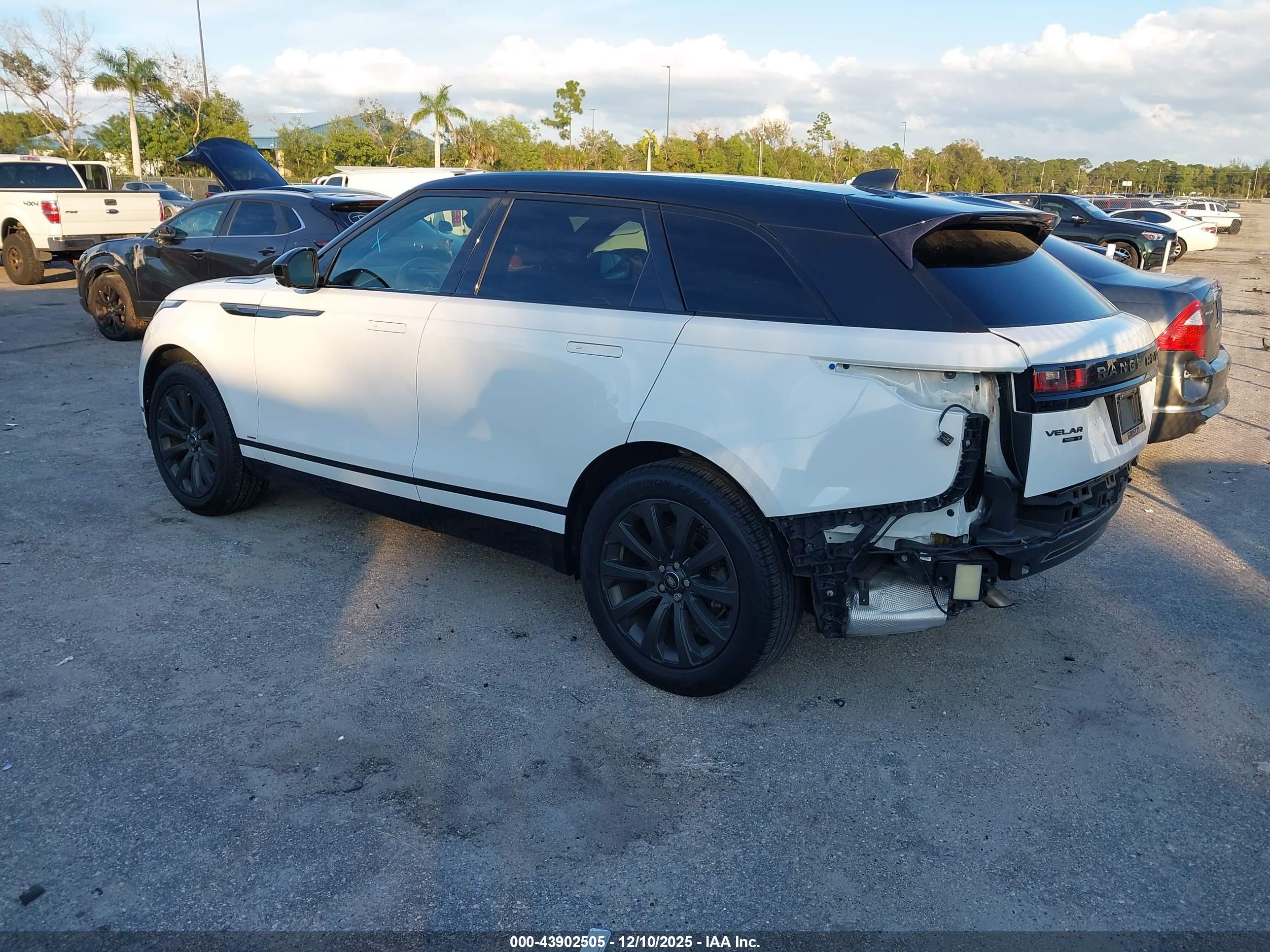LAND ROVER image 3
