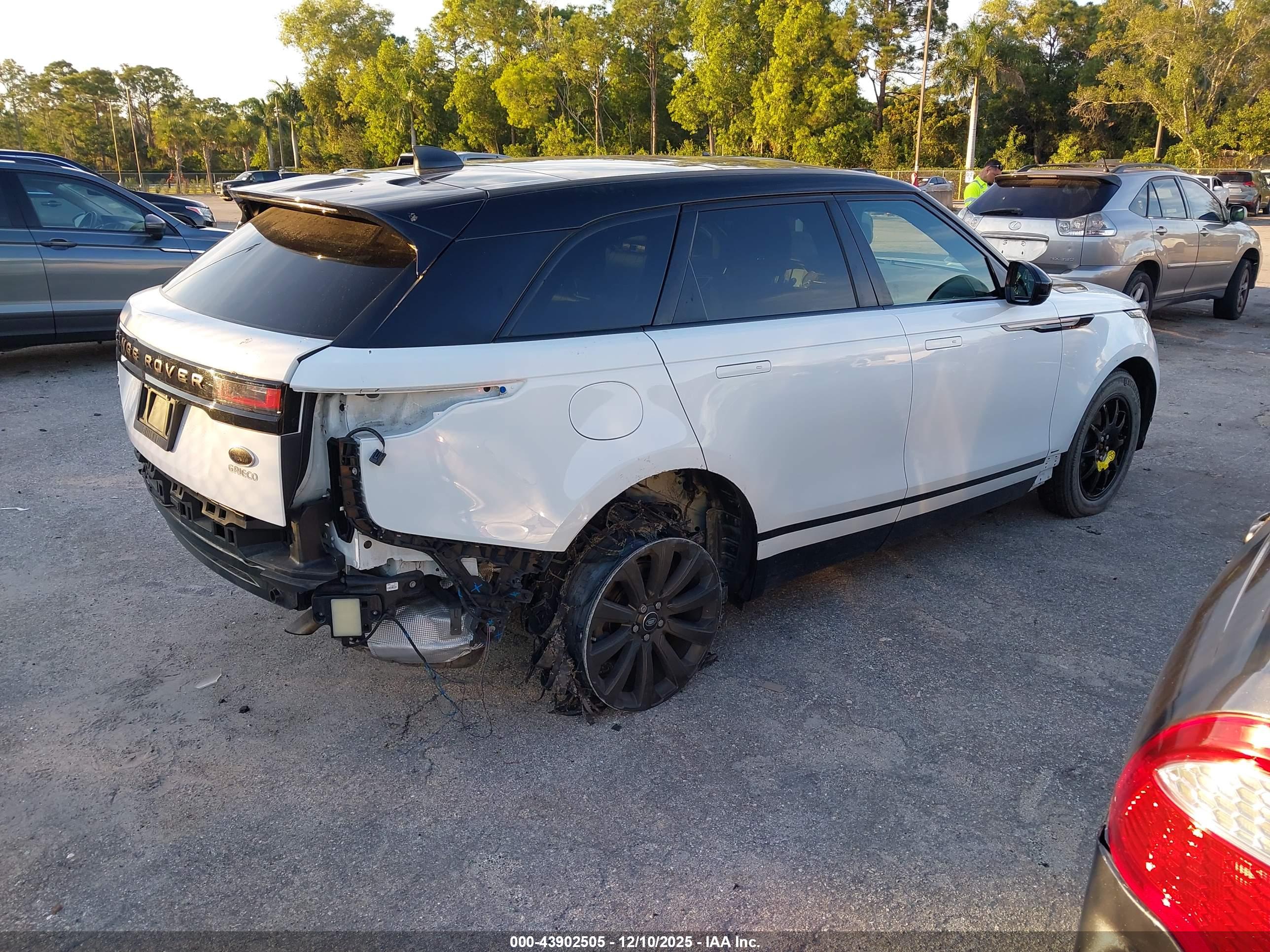 LAND ROVER image 4