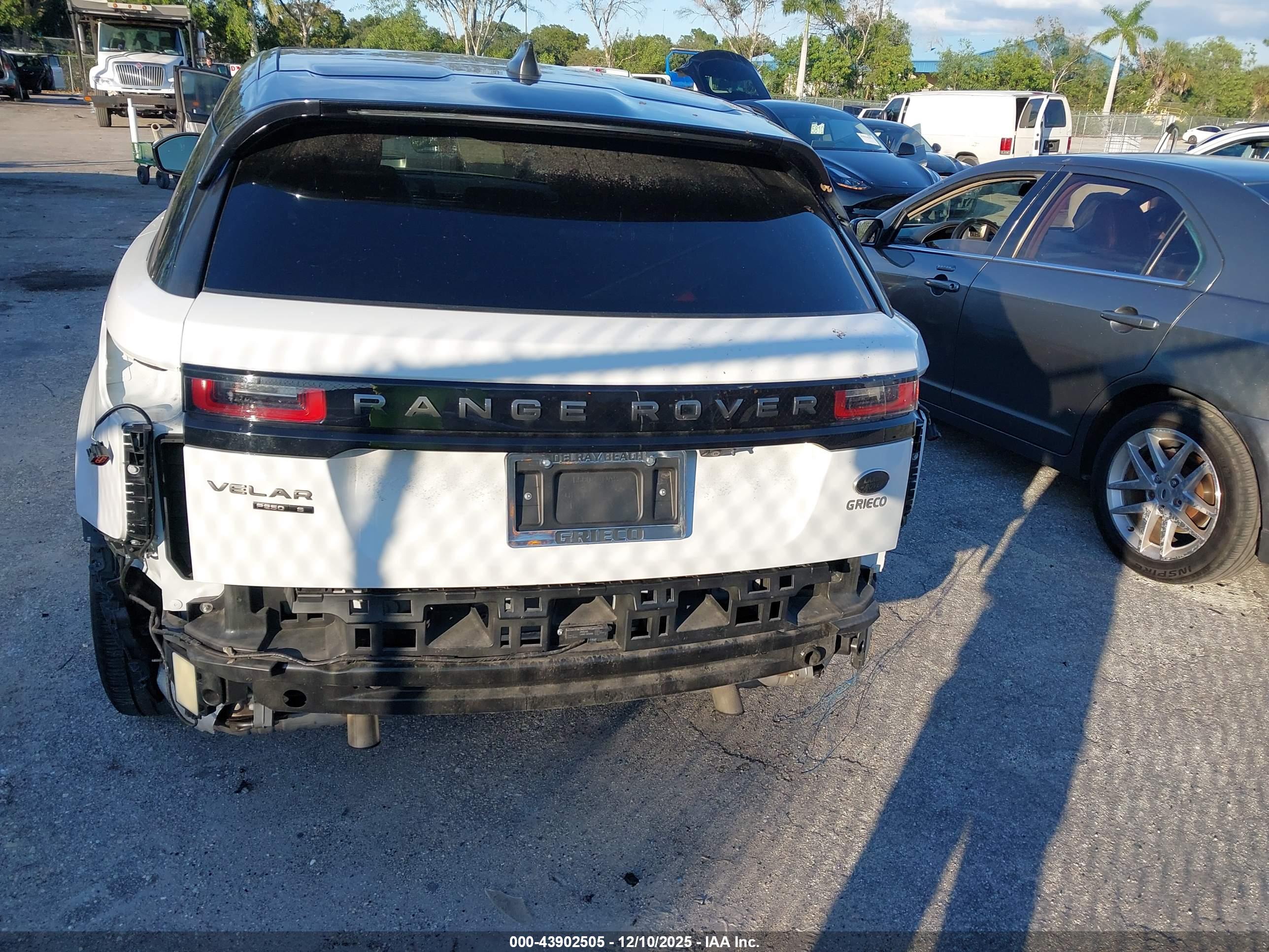 LAND ROVER image 6
