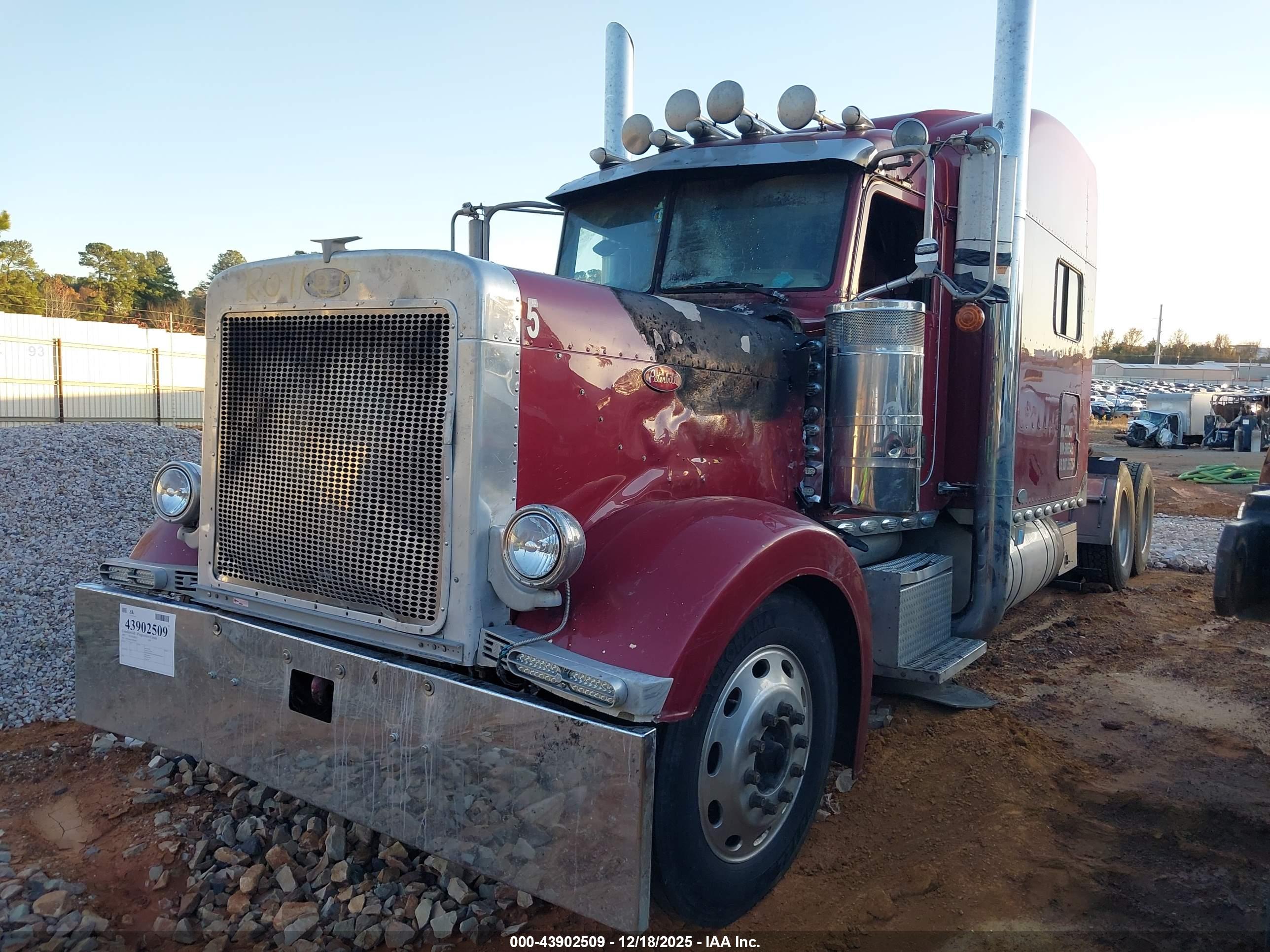 PETERBILT 379 image 2