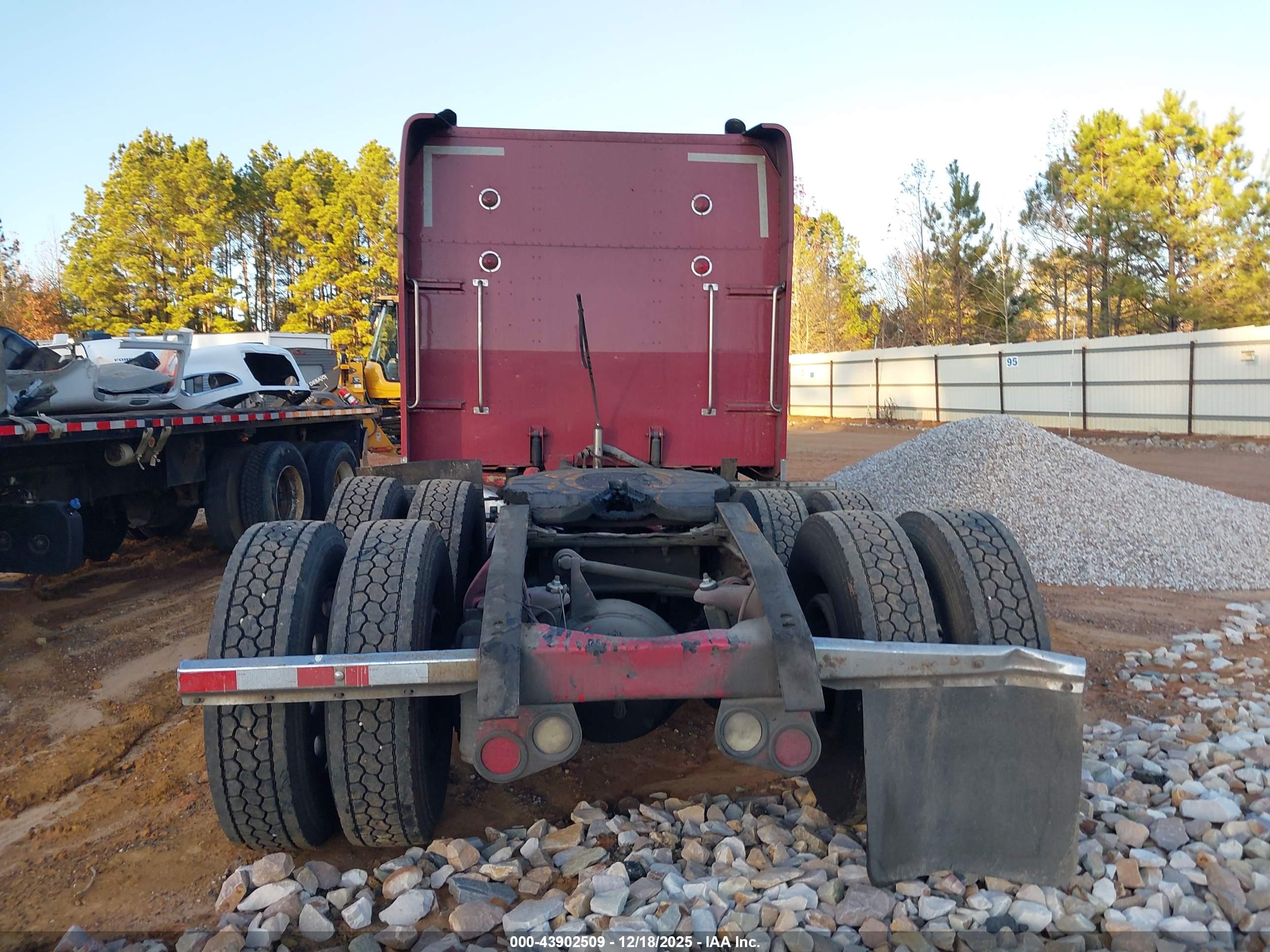 PETERBILT 379 image 8