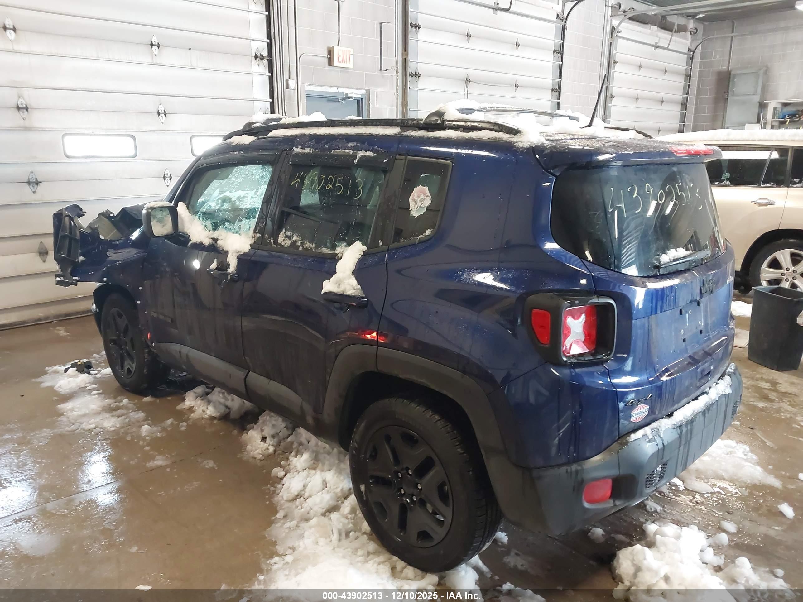 JEEP RENEGADE image 3