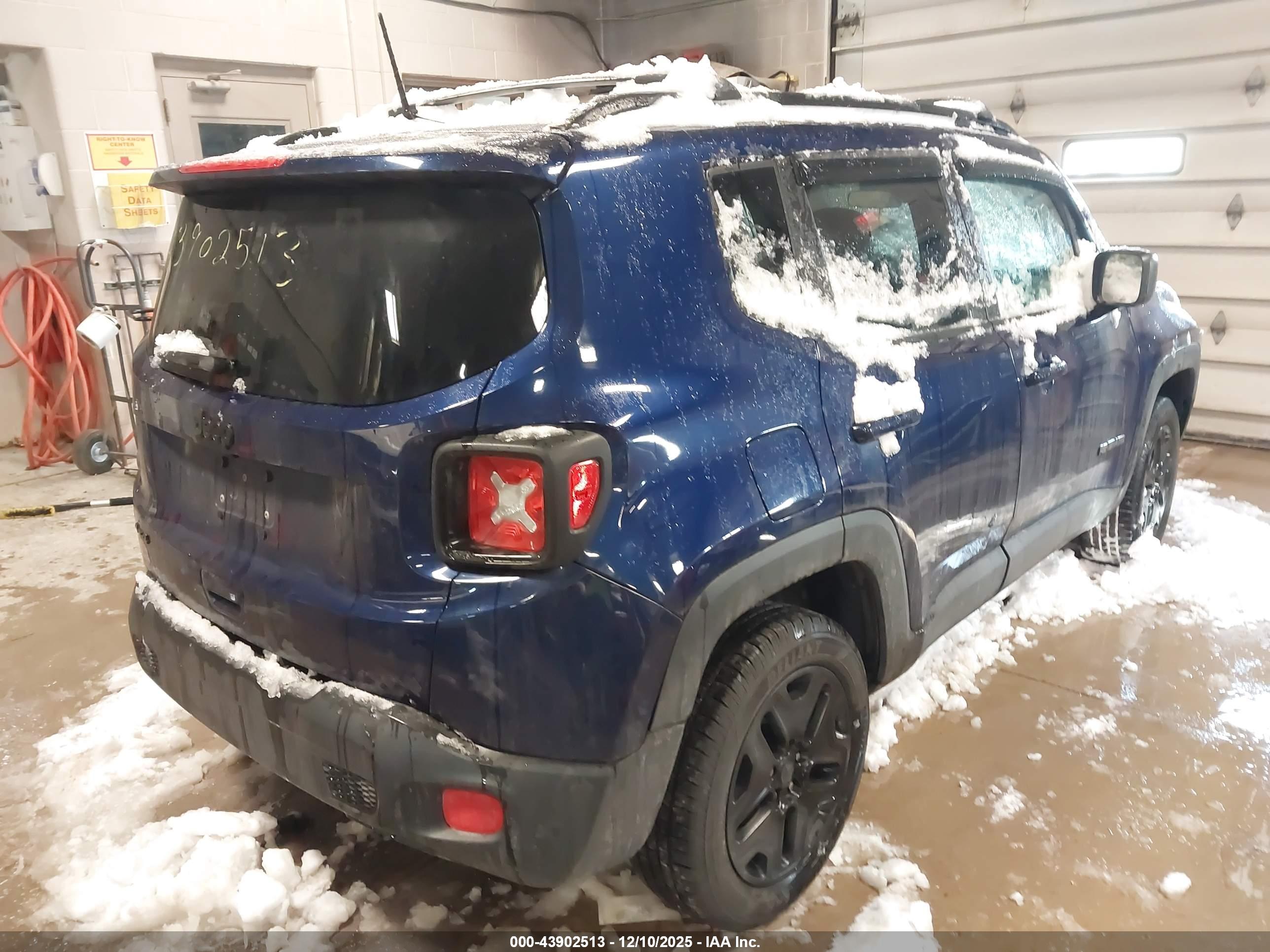 JEEP RENEGADE image 4