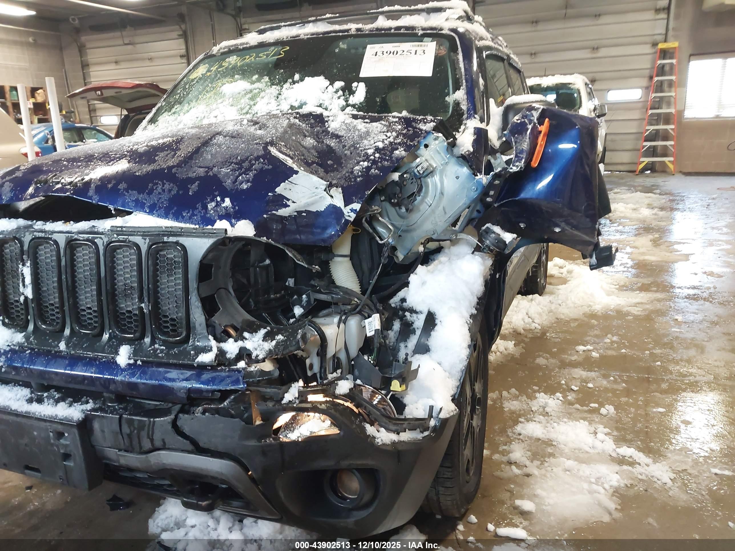 JEEP RENEGADE image 6