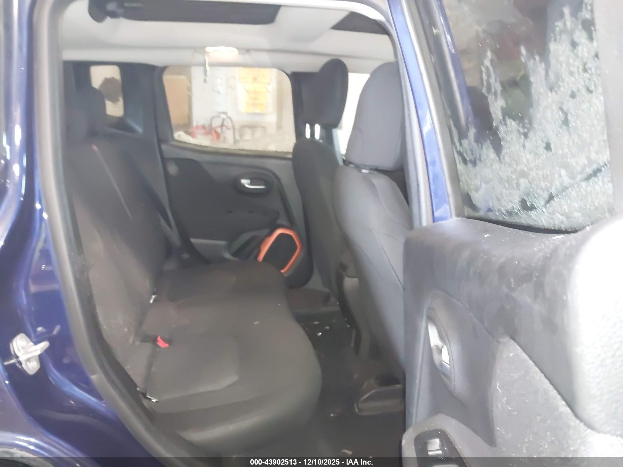 JEEP RENEGADE image 8