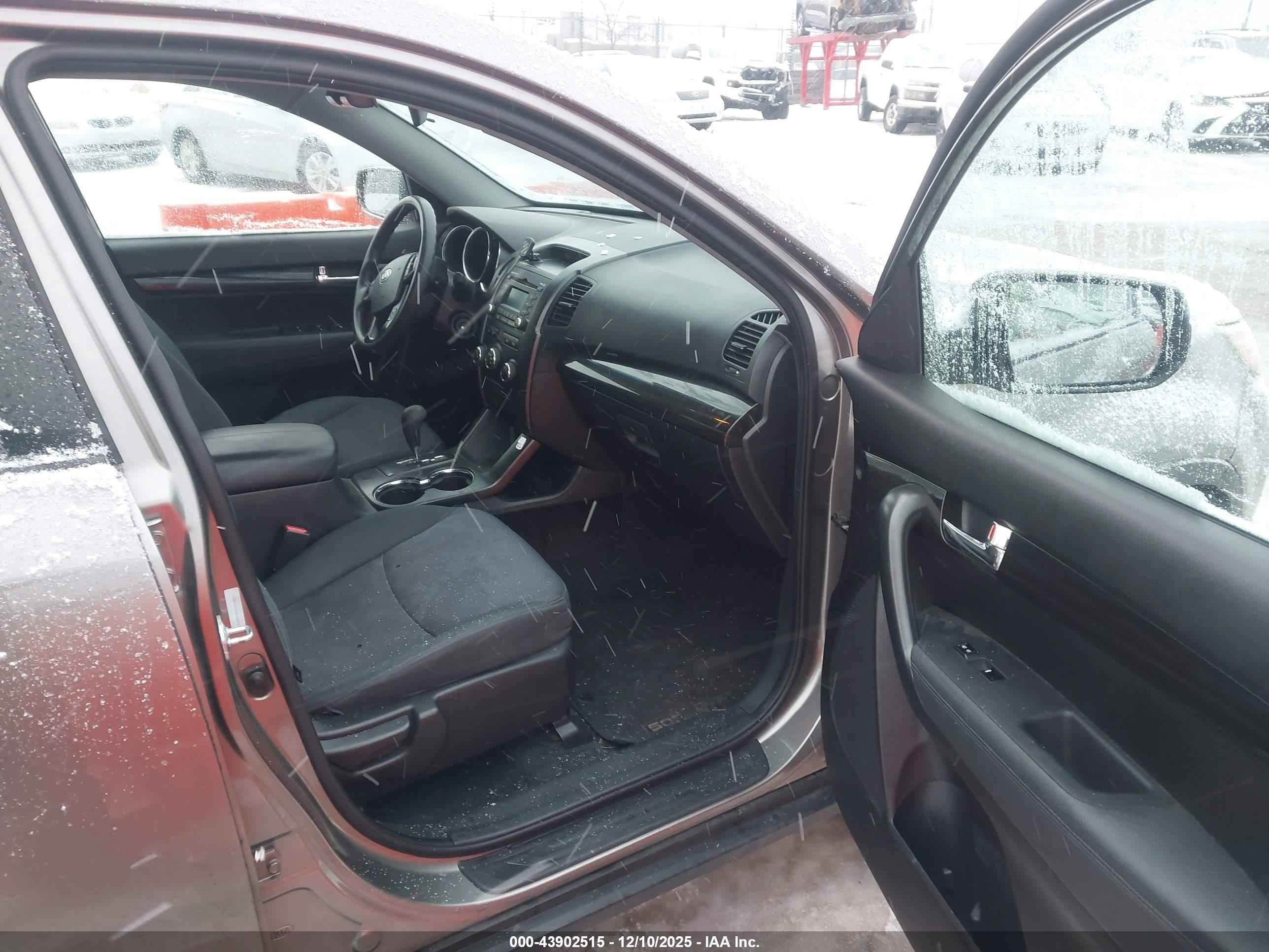 KIA SORENTO image 5