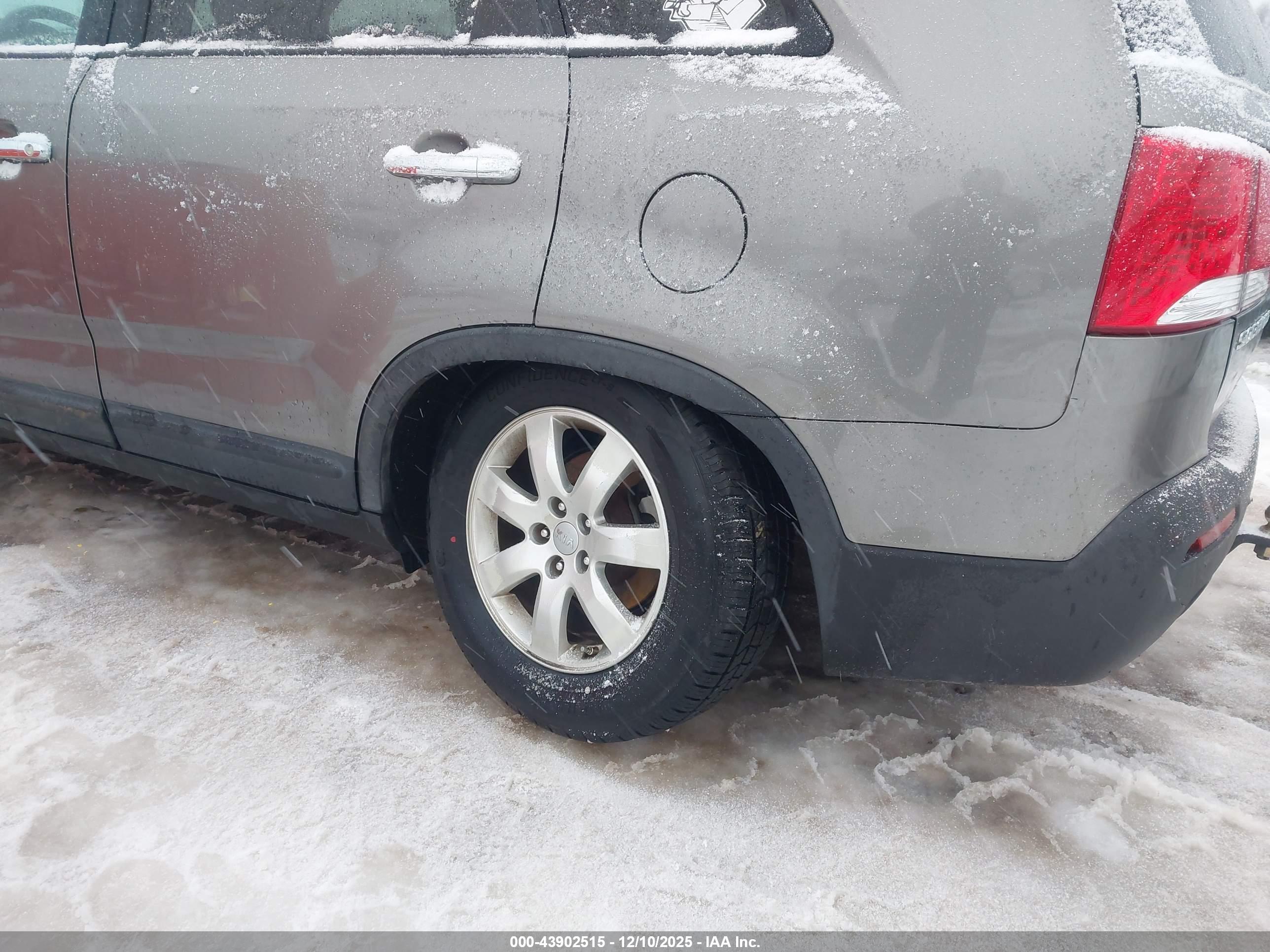 KIA SORENTO image 6