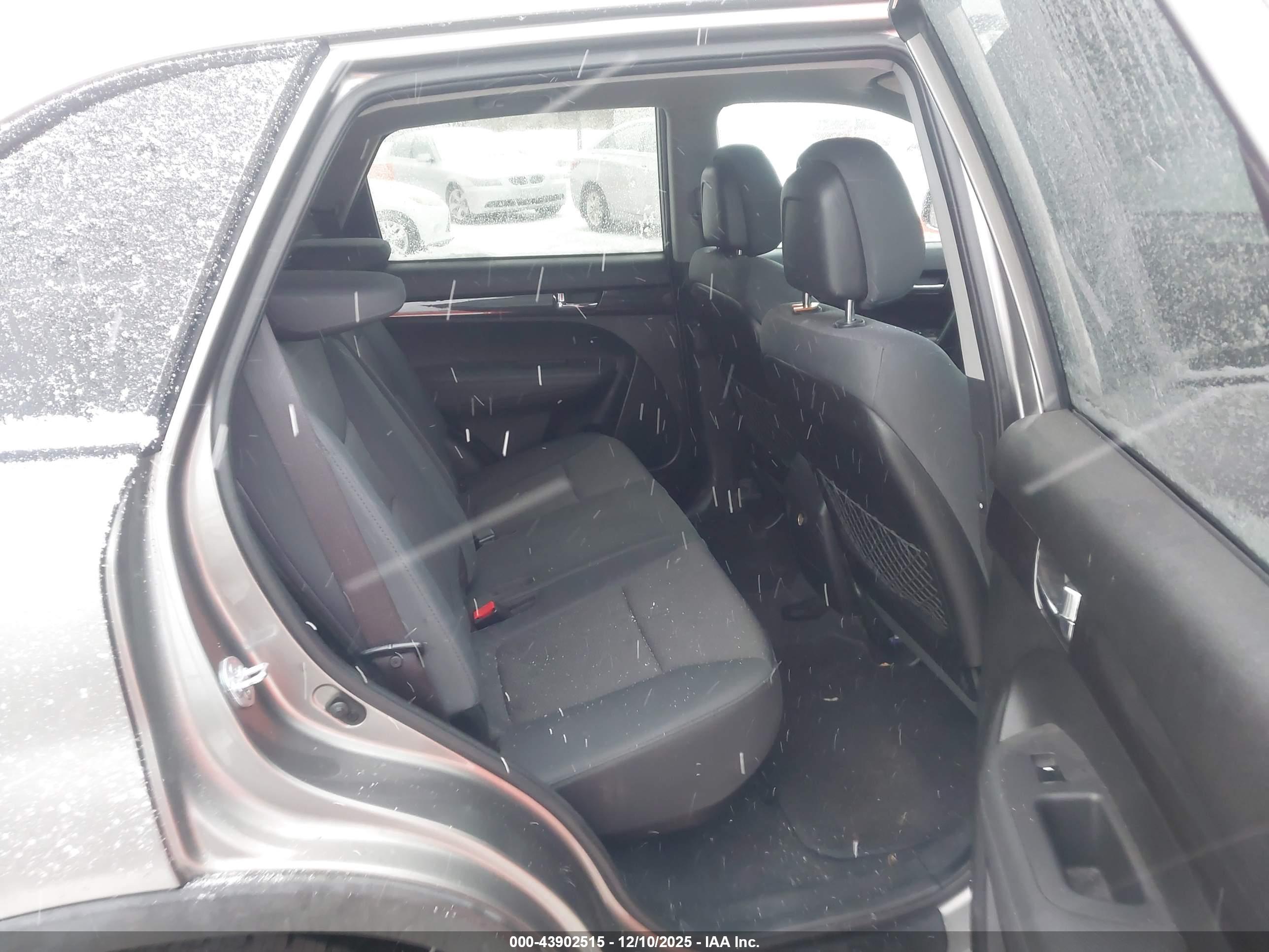 KIA SORENTO image 8