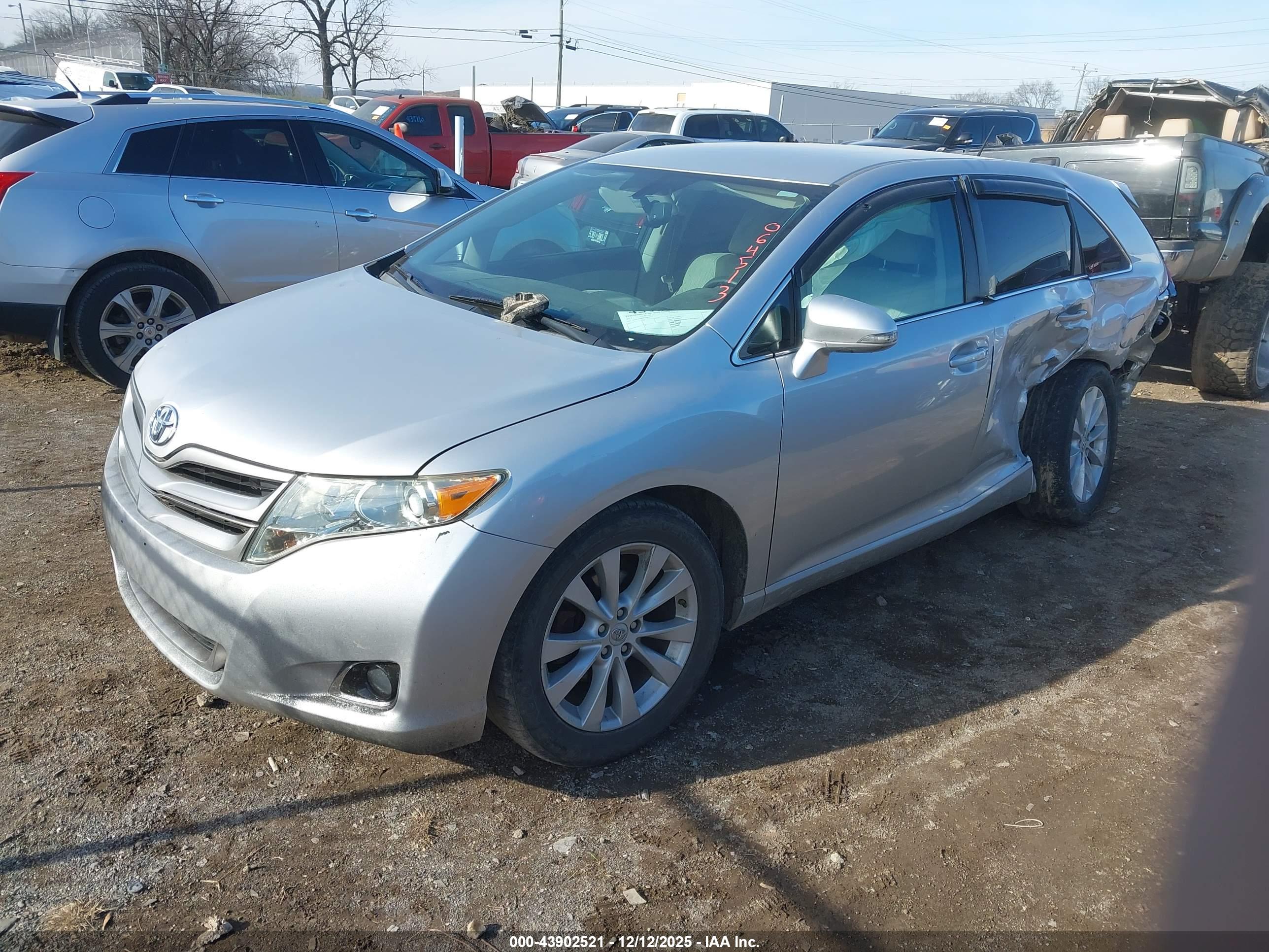 TOYOTA VENZA image 2