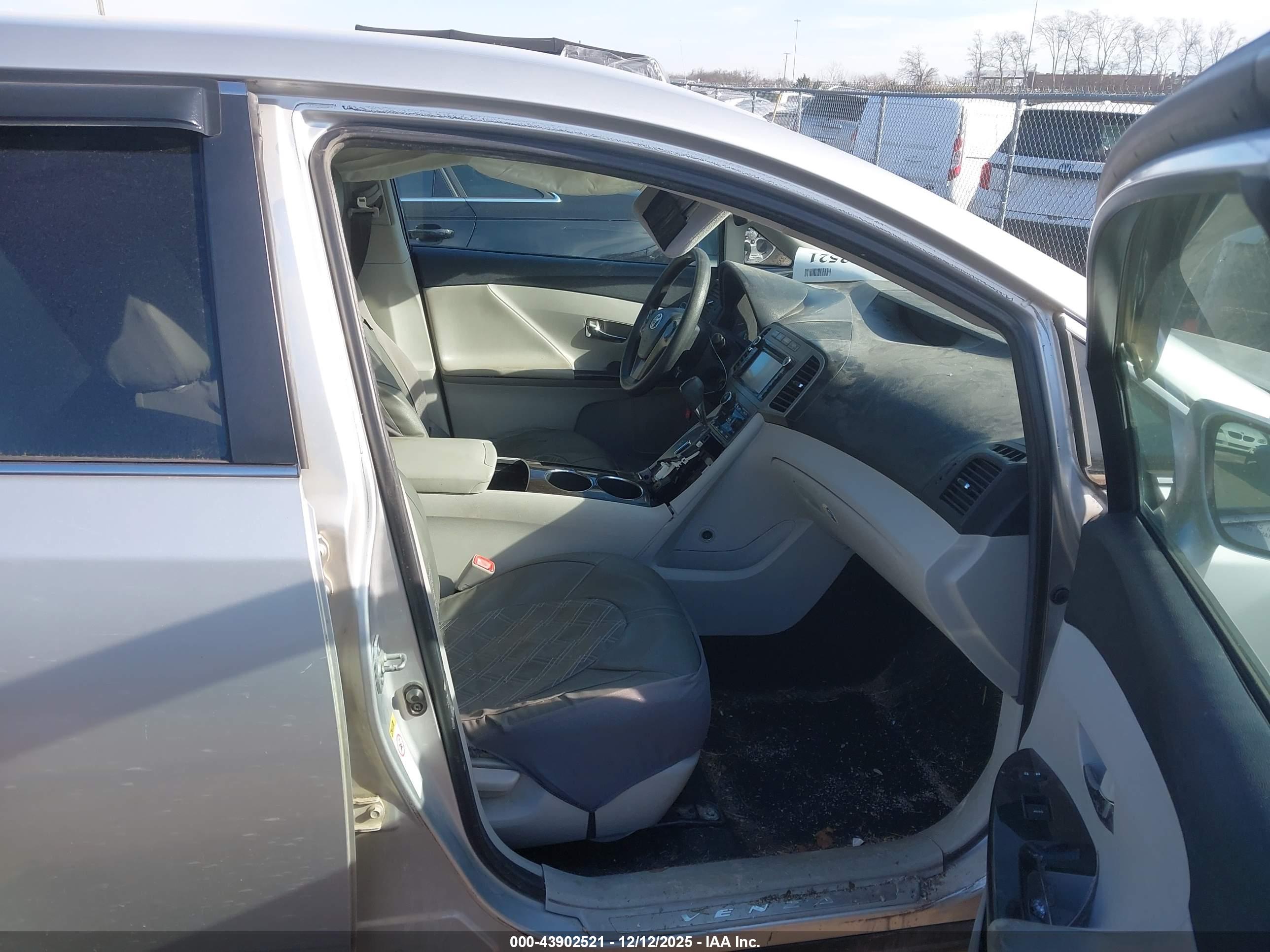 TOYOTA VENZA image 5