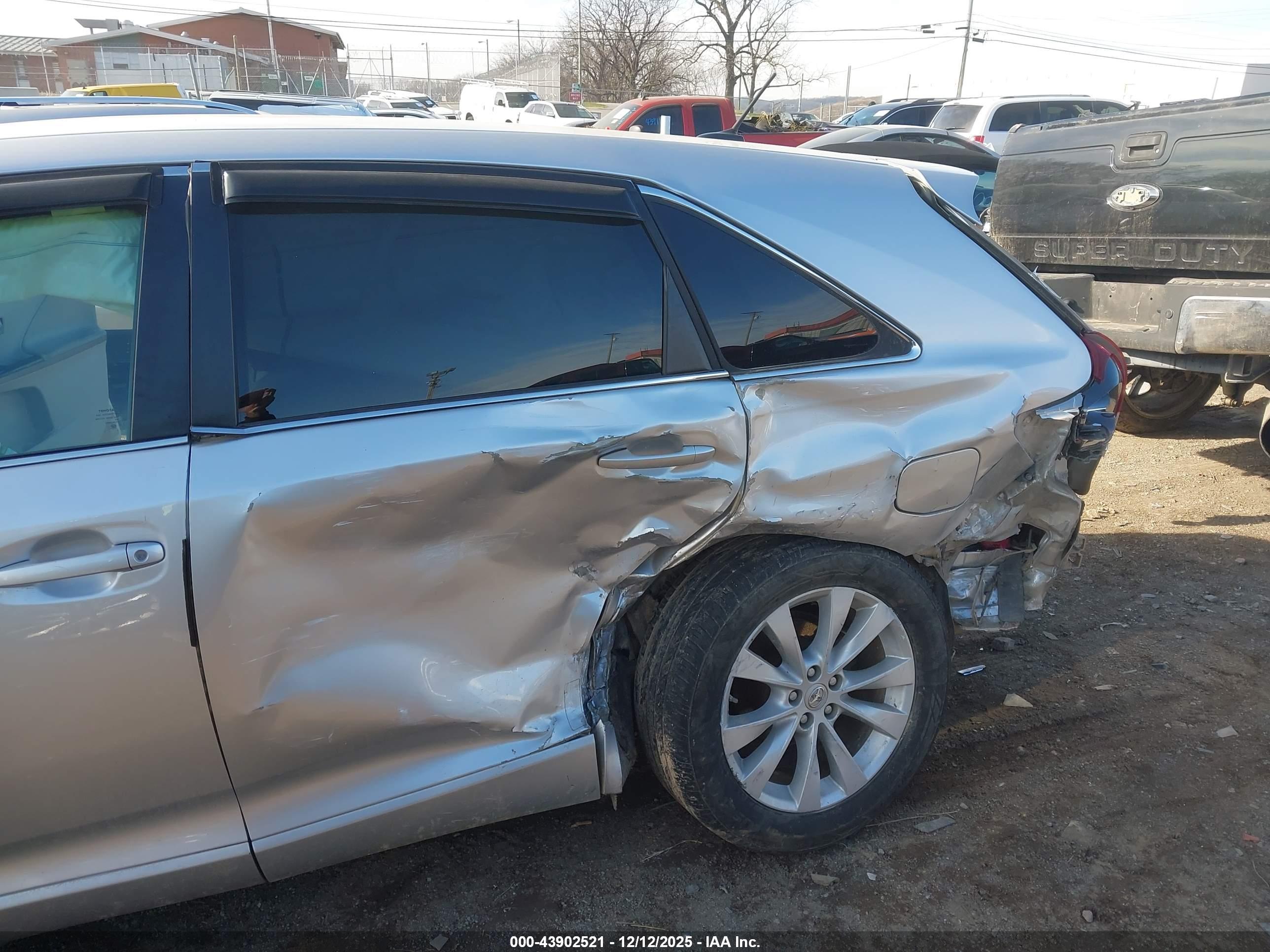 TOYOTA VENZA image 6