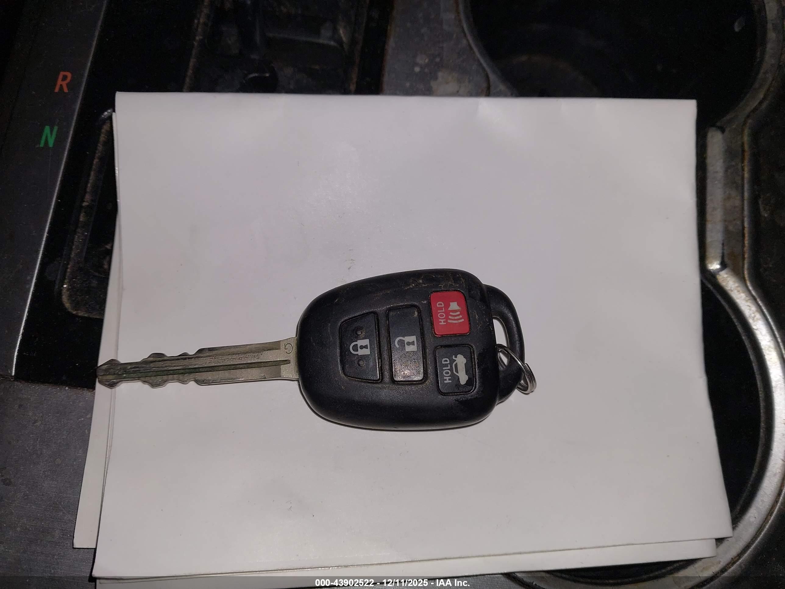 TOYOTA CAMRY image 11
