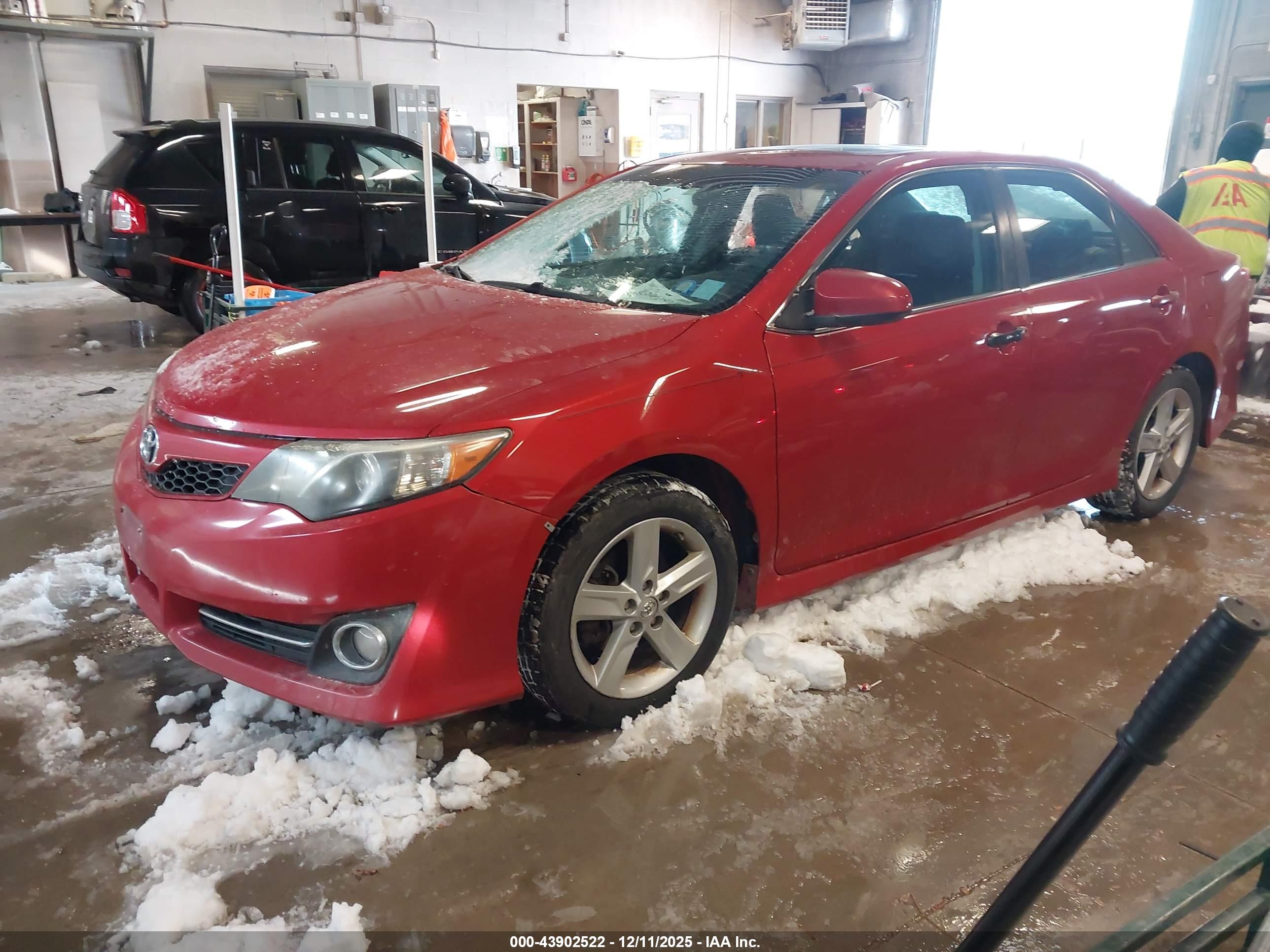 TOYOTA CAMRY image 2
