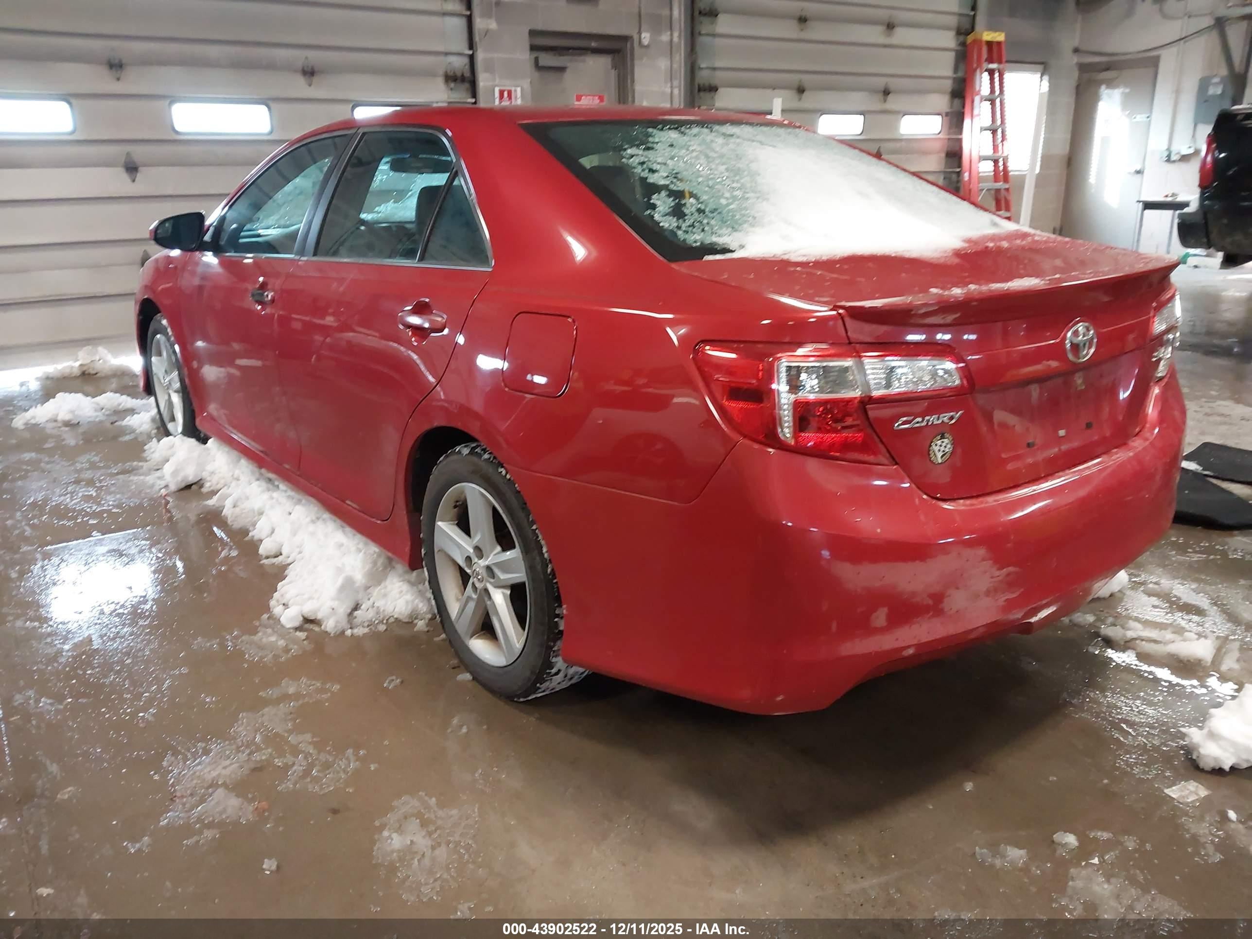 TOYOTA CAMRY image 3