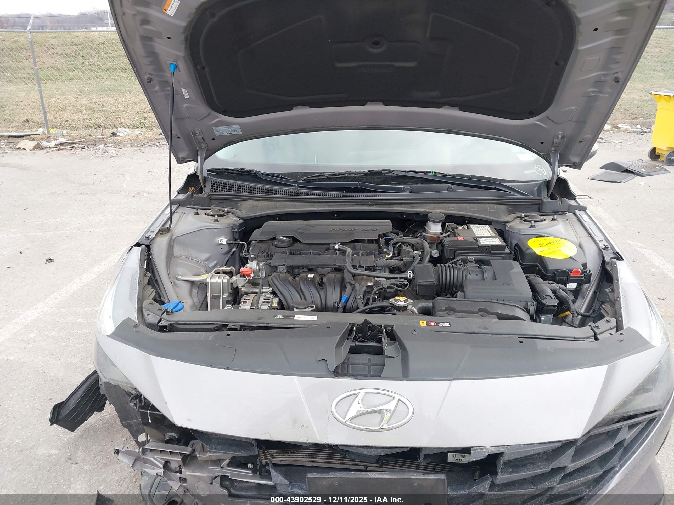 HYUNDAI ELANTRA image 10