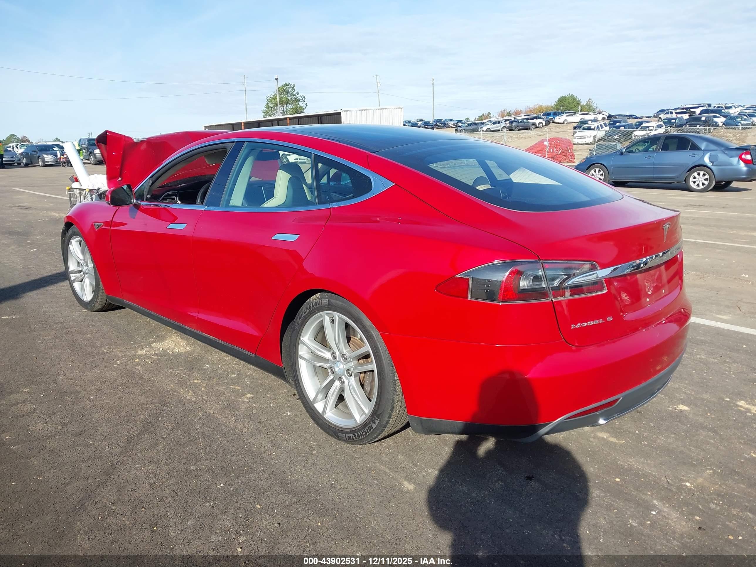 TESLA MODEL image 3