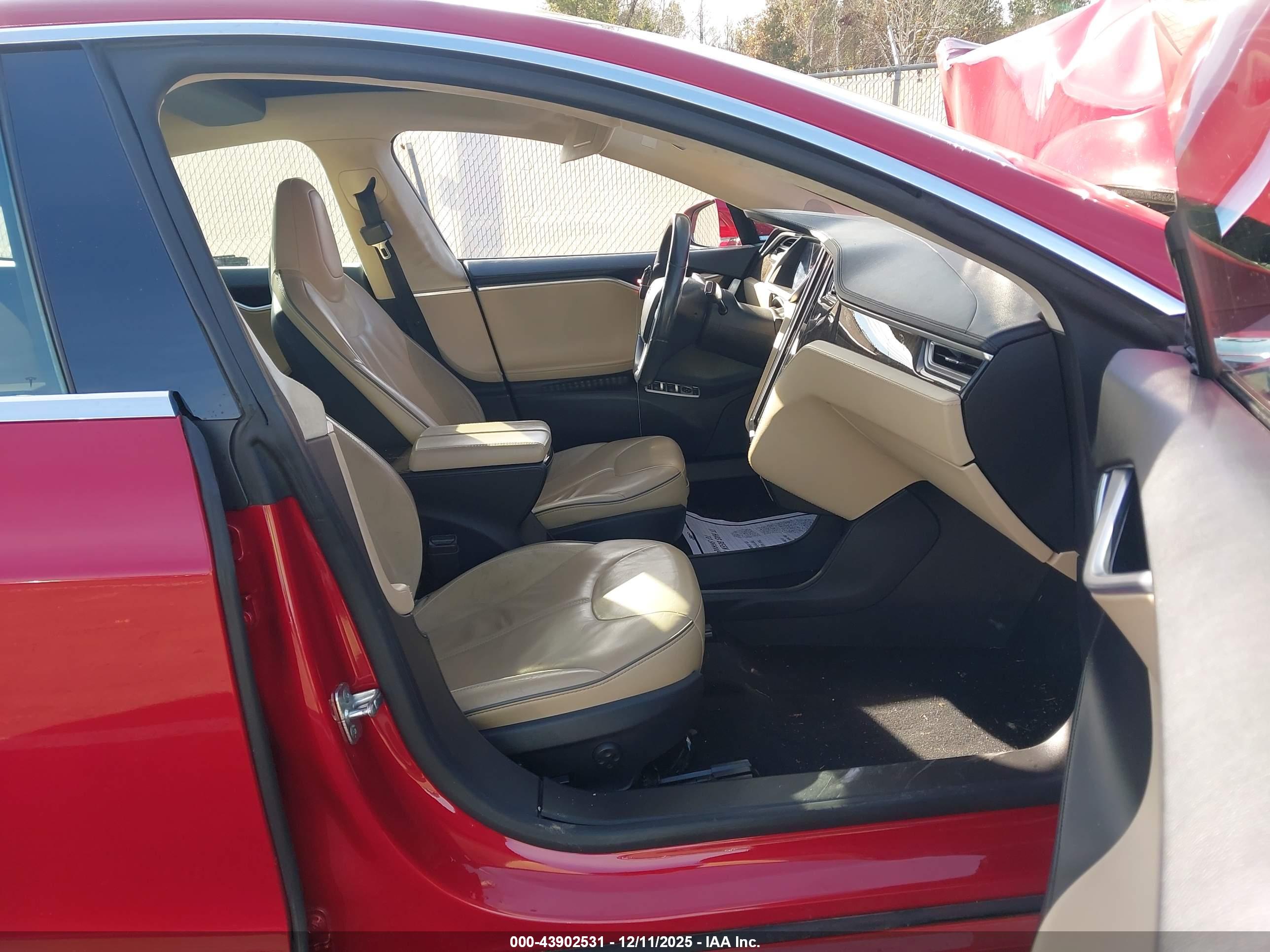 TESLA MODEL image 5