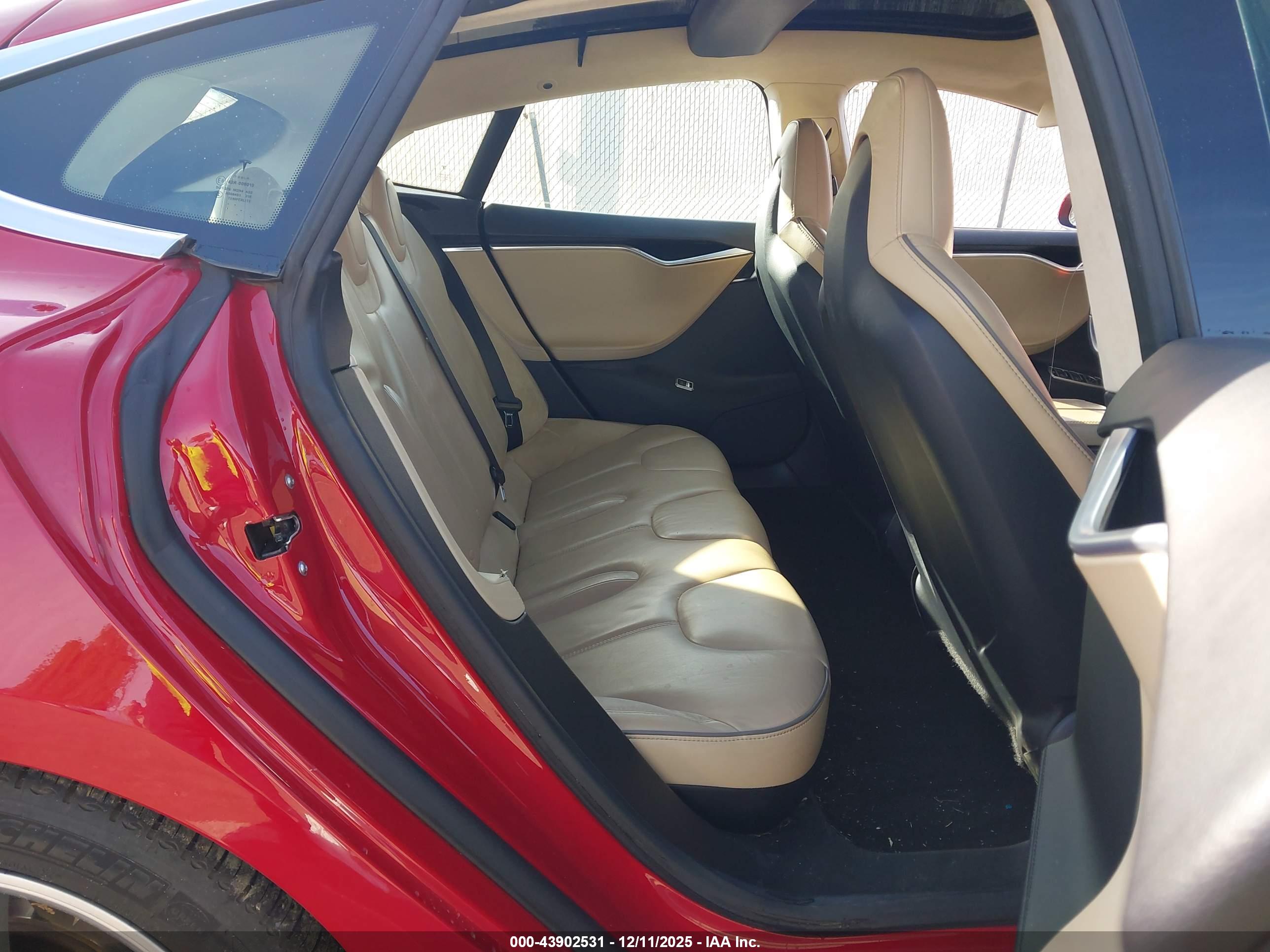 TESLA MODEL image 8