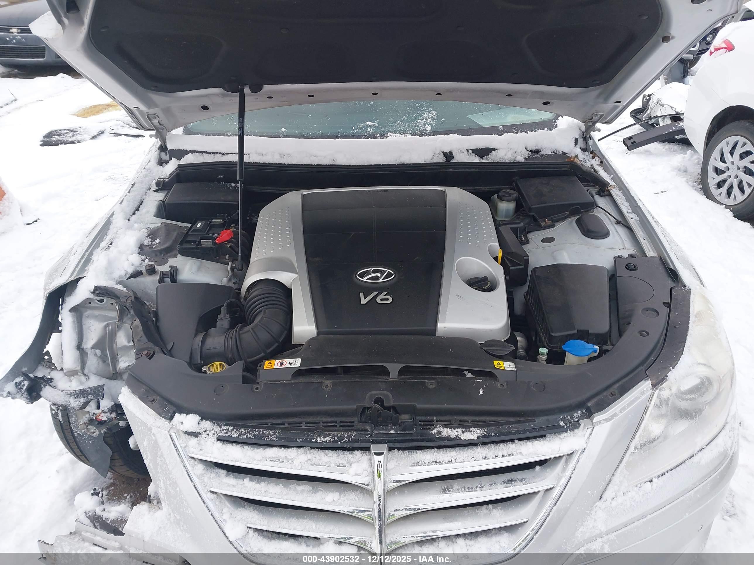 HYUNDAI GENESIS image 10