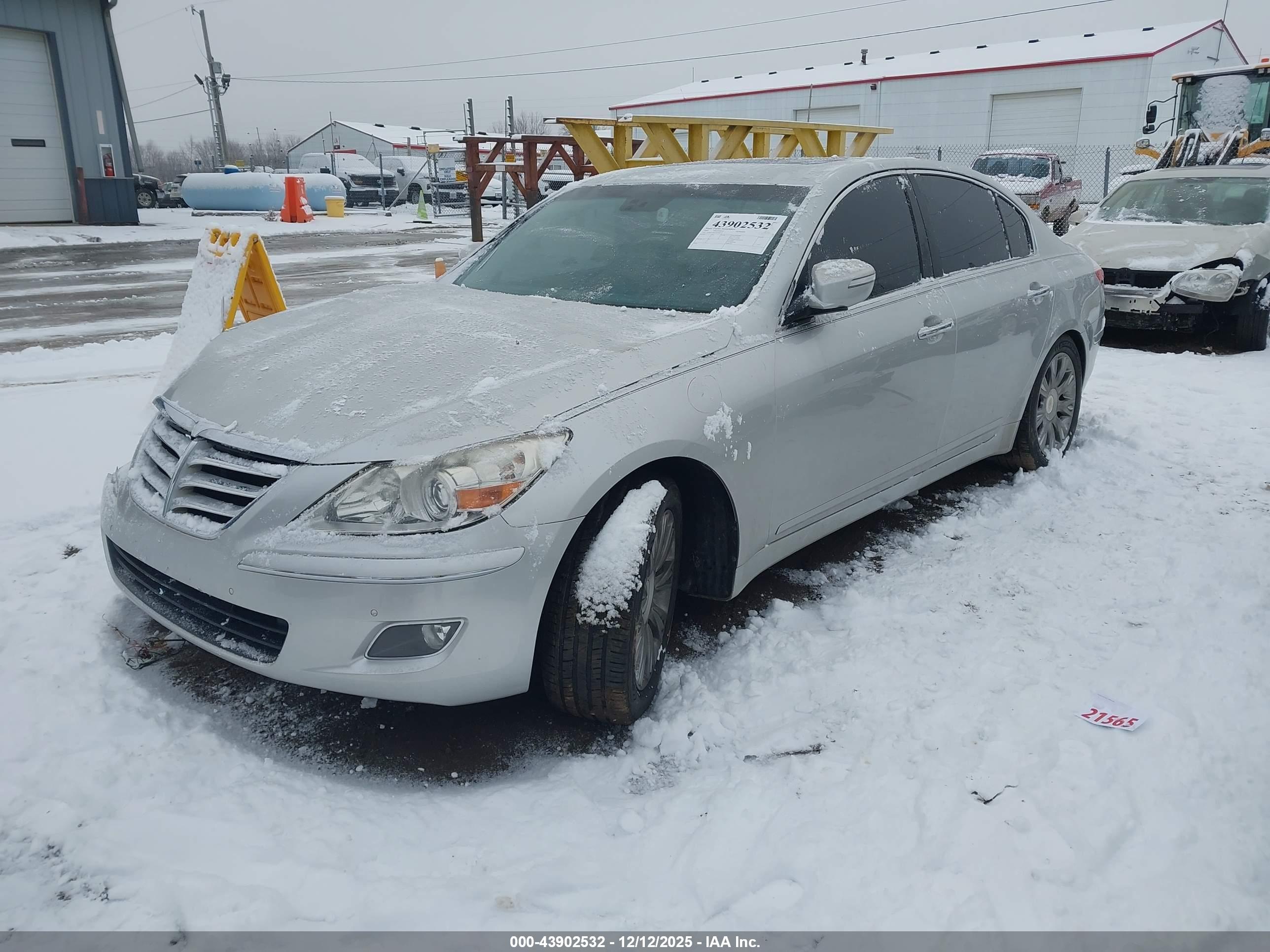 HYUNDAI GENESIS image 2