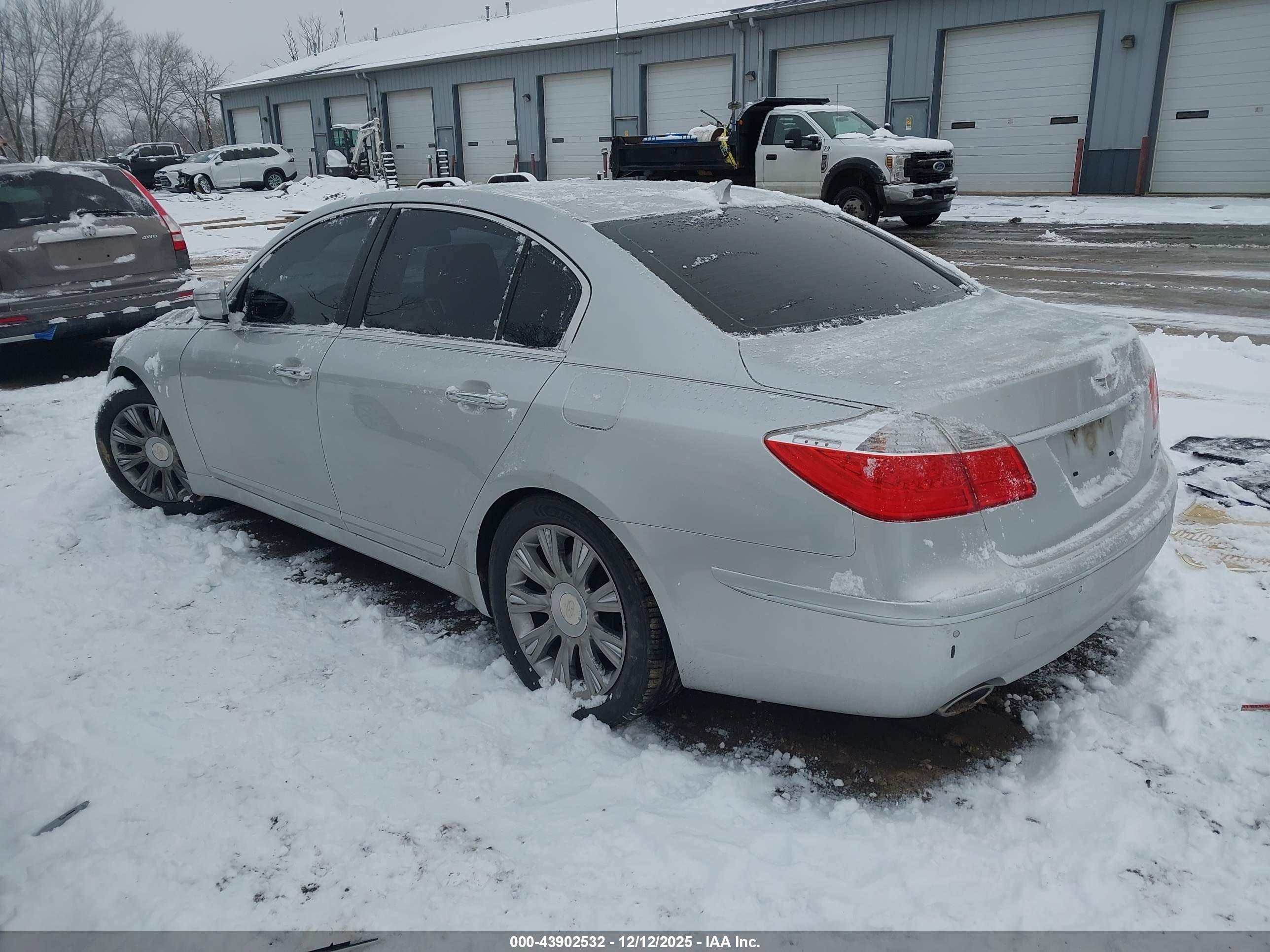 HYUNDAI GENESIS image 3
