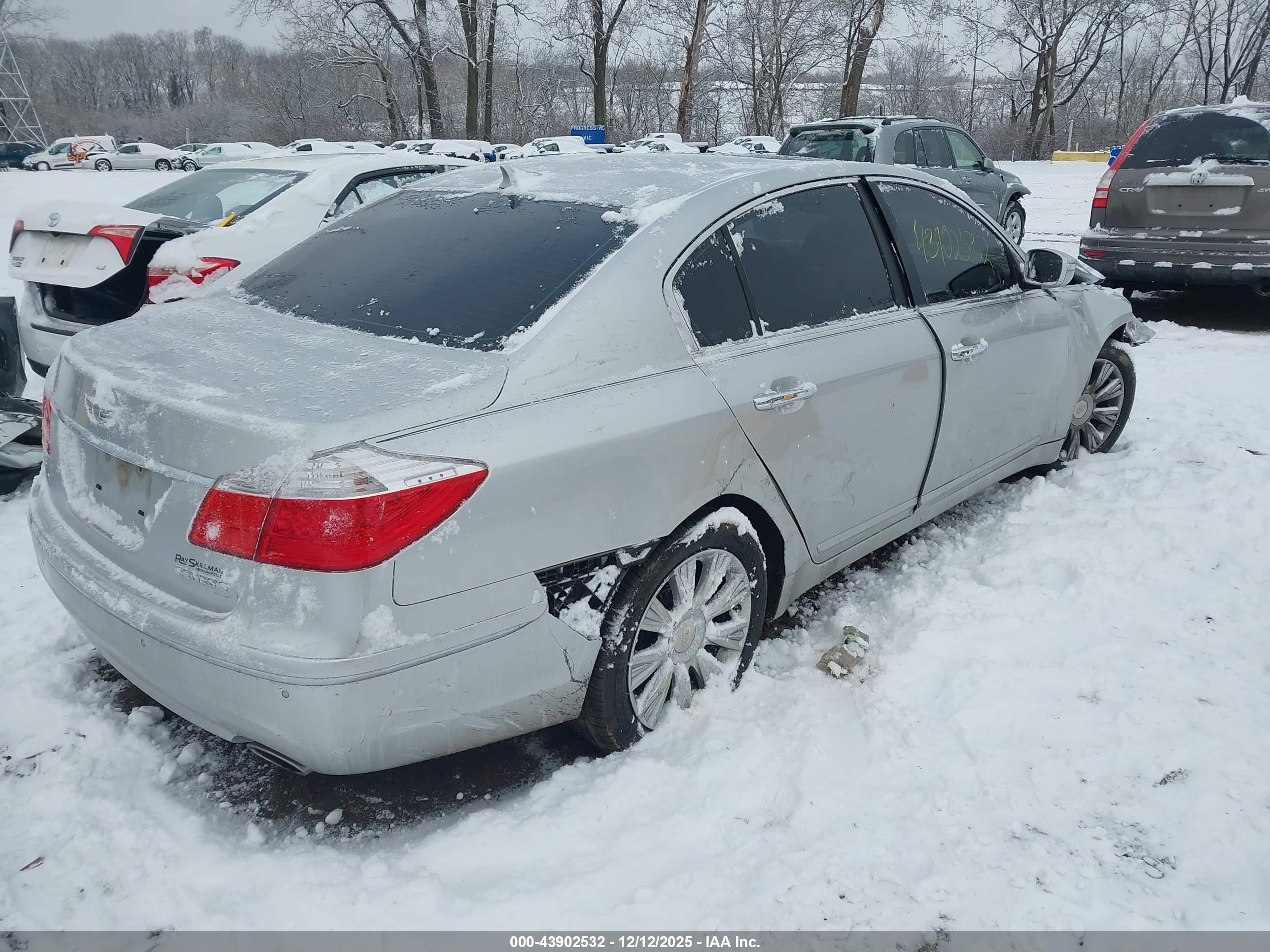 HYUNDAI GENESIS image 4