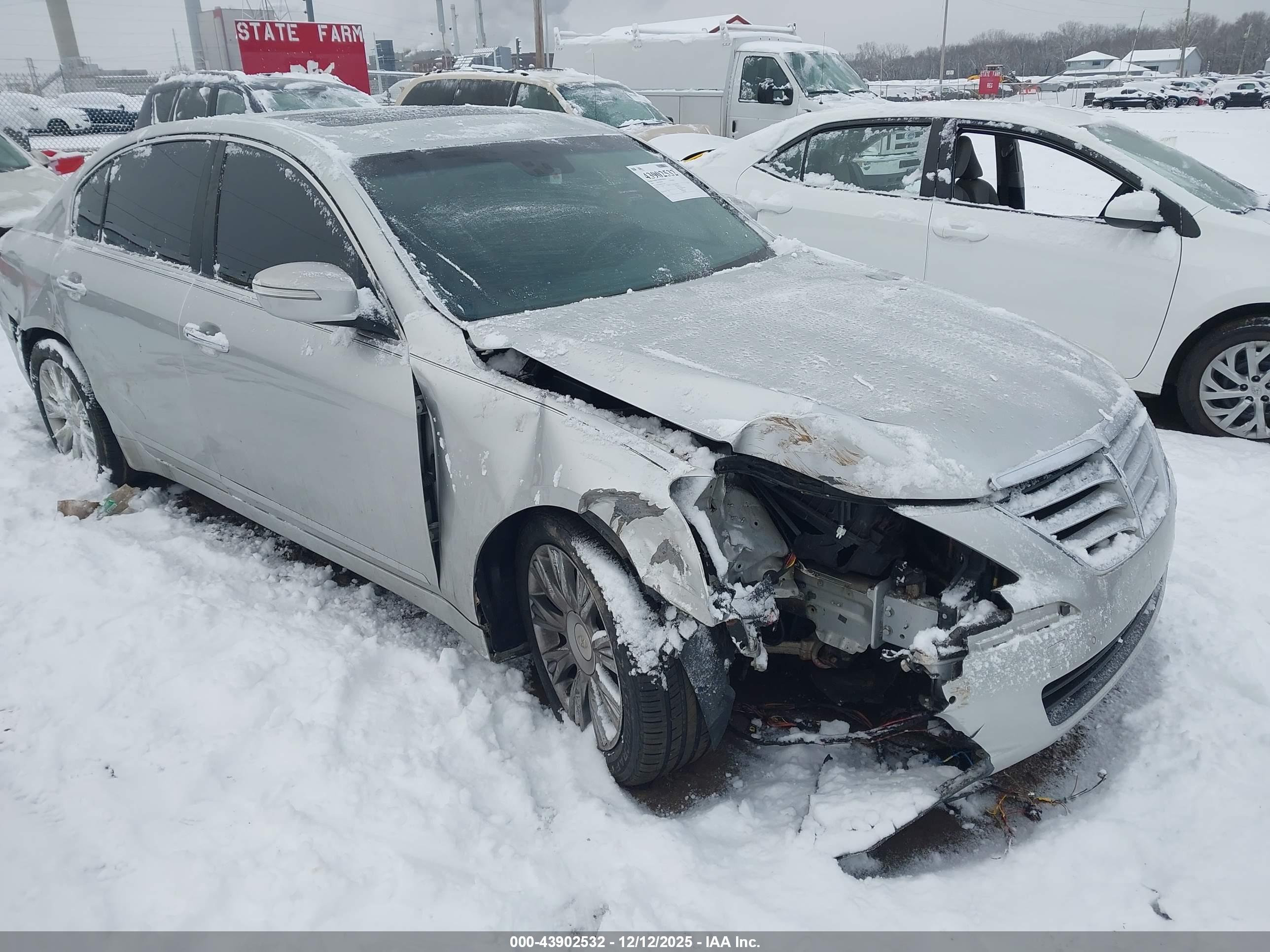 HYUNDAI GENESIS image 6