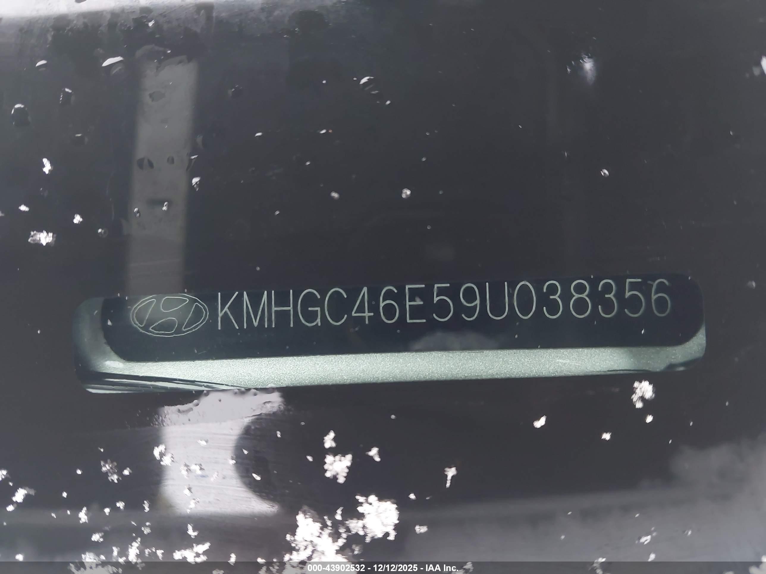HYUNDAI GENESIS image 9