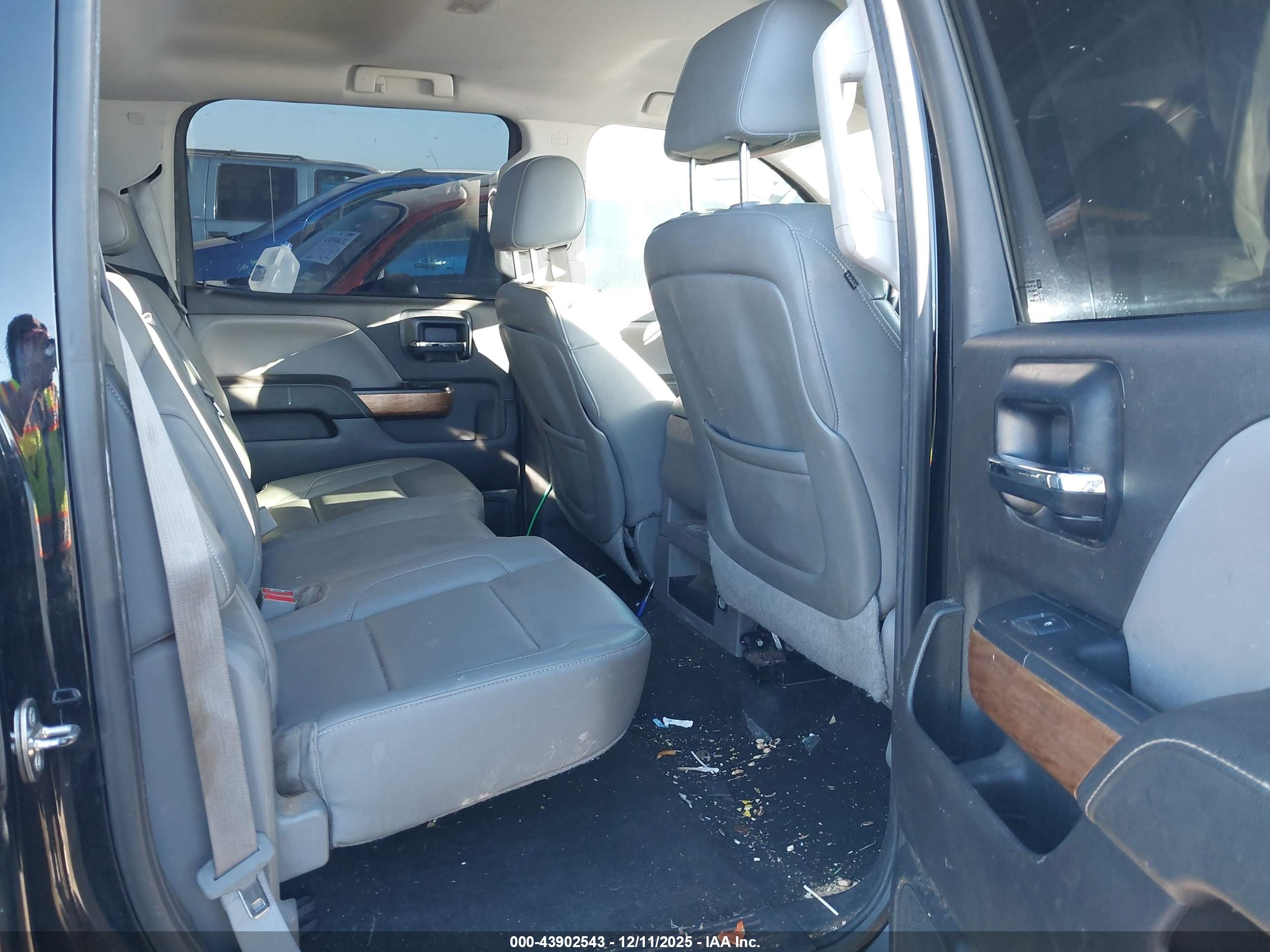CHEVROLET SILVERADO image 8