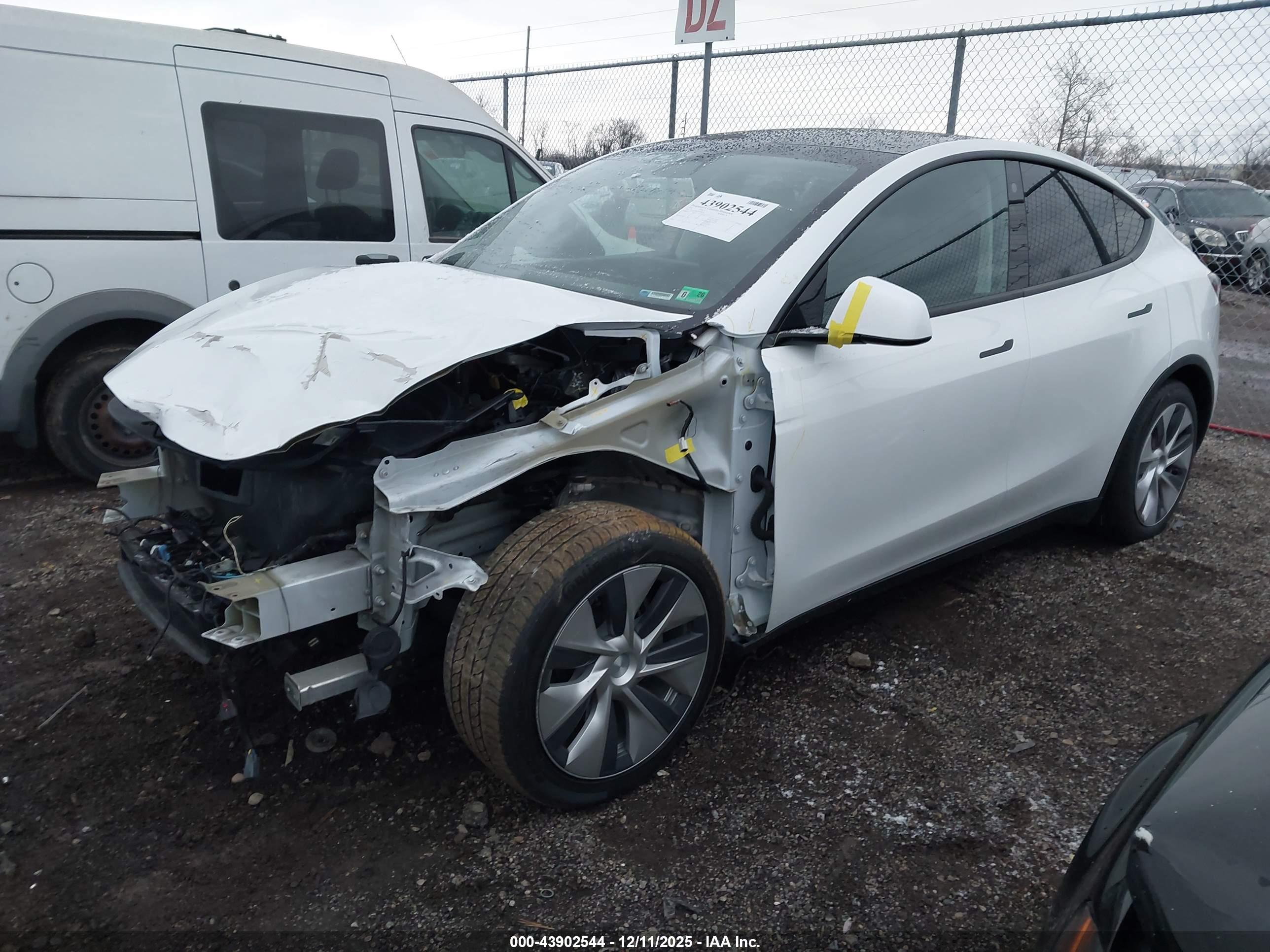TESLA MODEL image 2