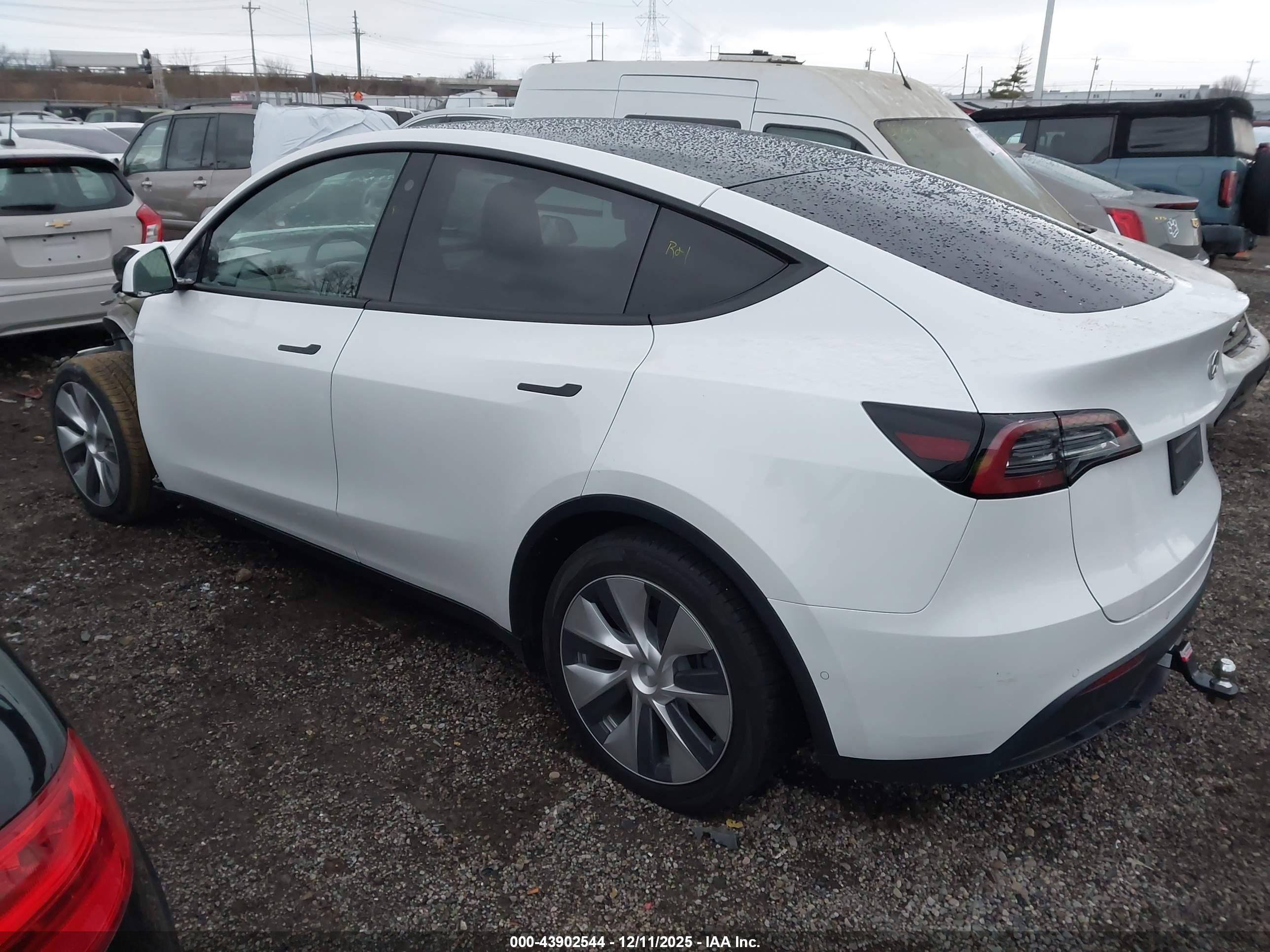 TESLA MODEL image 3