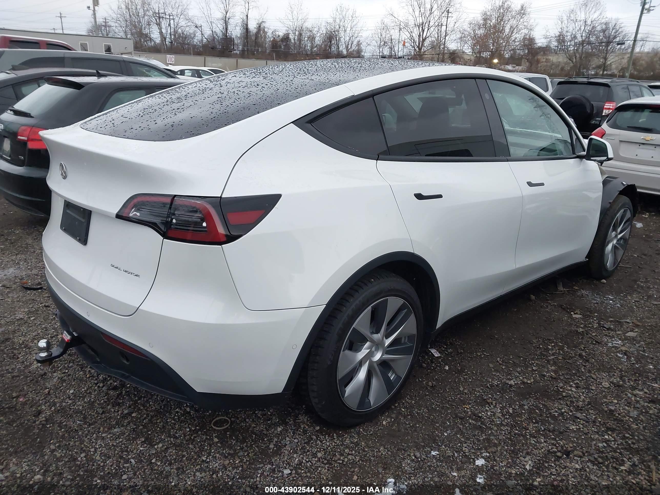 TESLA MODEL image 4