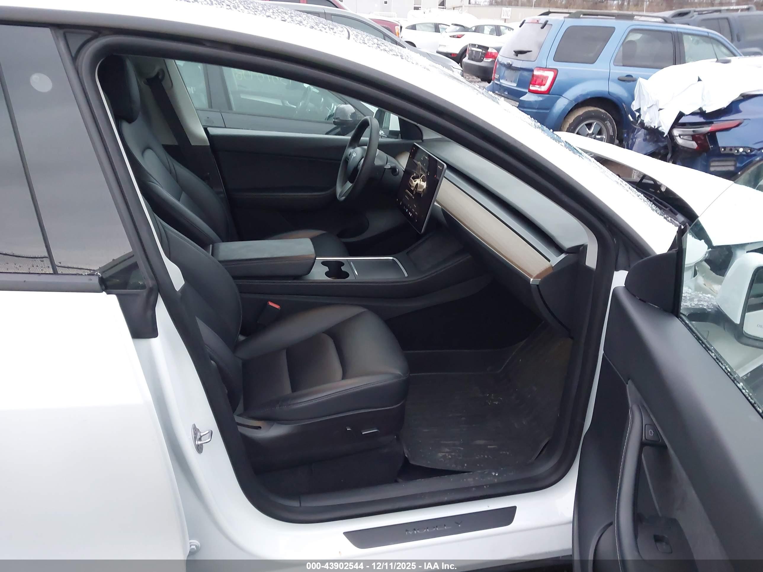 TESLA MODEL image 5
